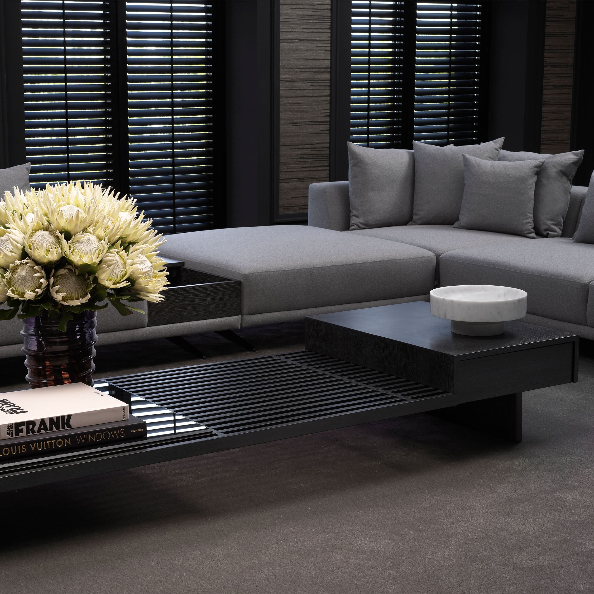 Eichholtz Couchtisch The Crest – Eichenfurnier Anthrazitgrau | Rauchglas Couchtisch eckig Eichholtz