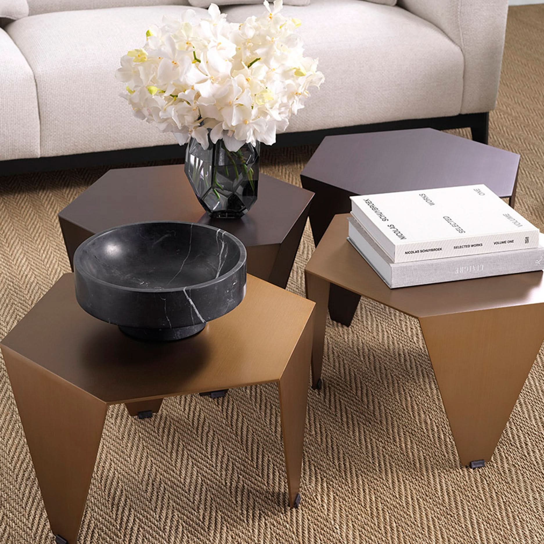 Eichholtz Beistelltisch Metro Chic – Bronze-Finish | Sechseckige Tischplatte Couchtisch eckig Eichholtz