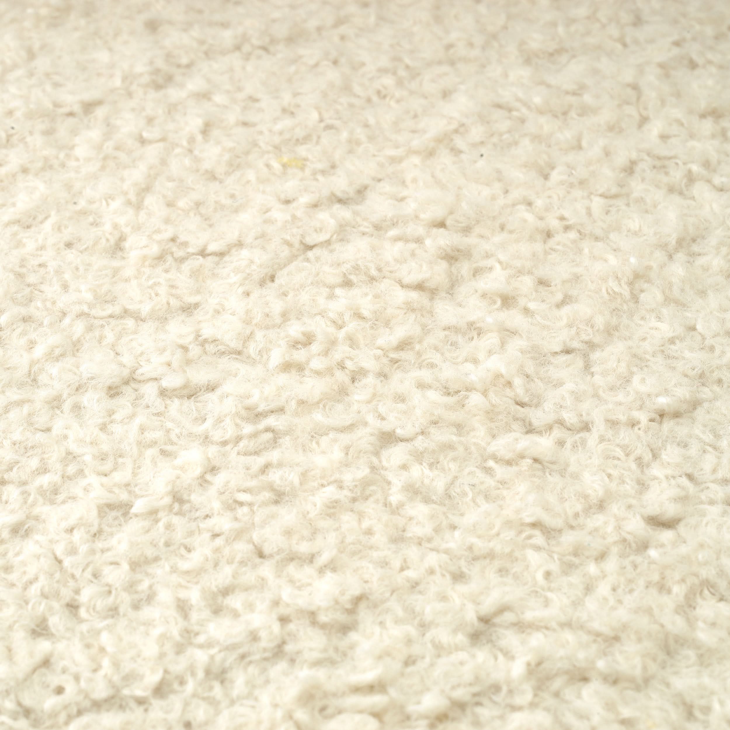 Eichholtz Sessel Thompson – Faux Shearling | Gebürstetes Messing | Skulpturale Form Polstersessel Eichholtz