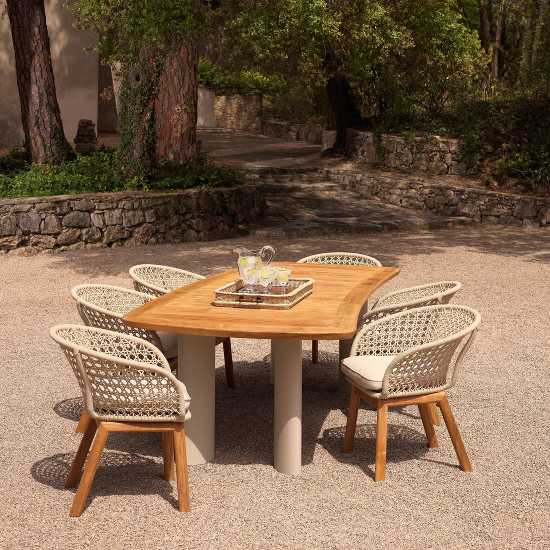 Eichholtz Outdoor Esstisch Osario – Teakholz Natur | Aluminiumgestell Sand-Finish | Oval Outdoor Esstisch eckig Eichholtz