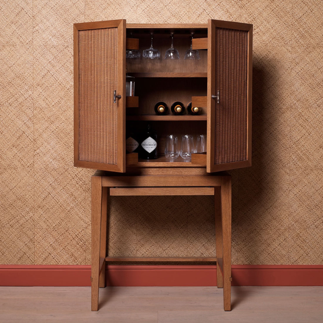 Eichholtz Bar Cabinet Borchard - Caramel Oak Veneer | Woven Rattan | Bronze Finish Barschrank Eichholtz