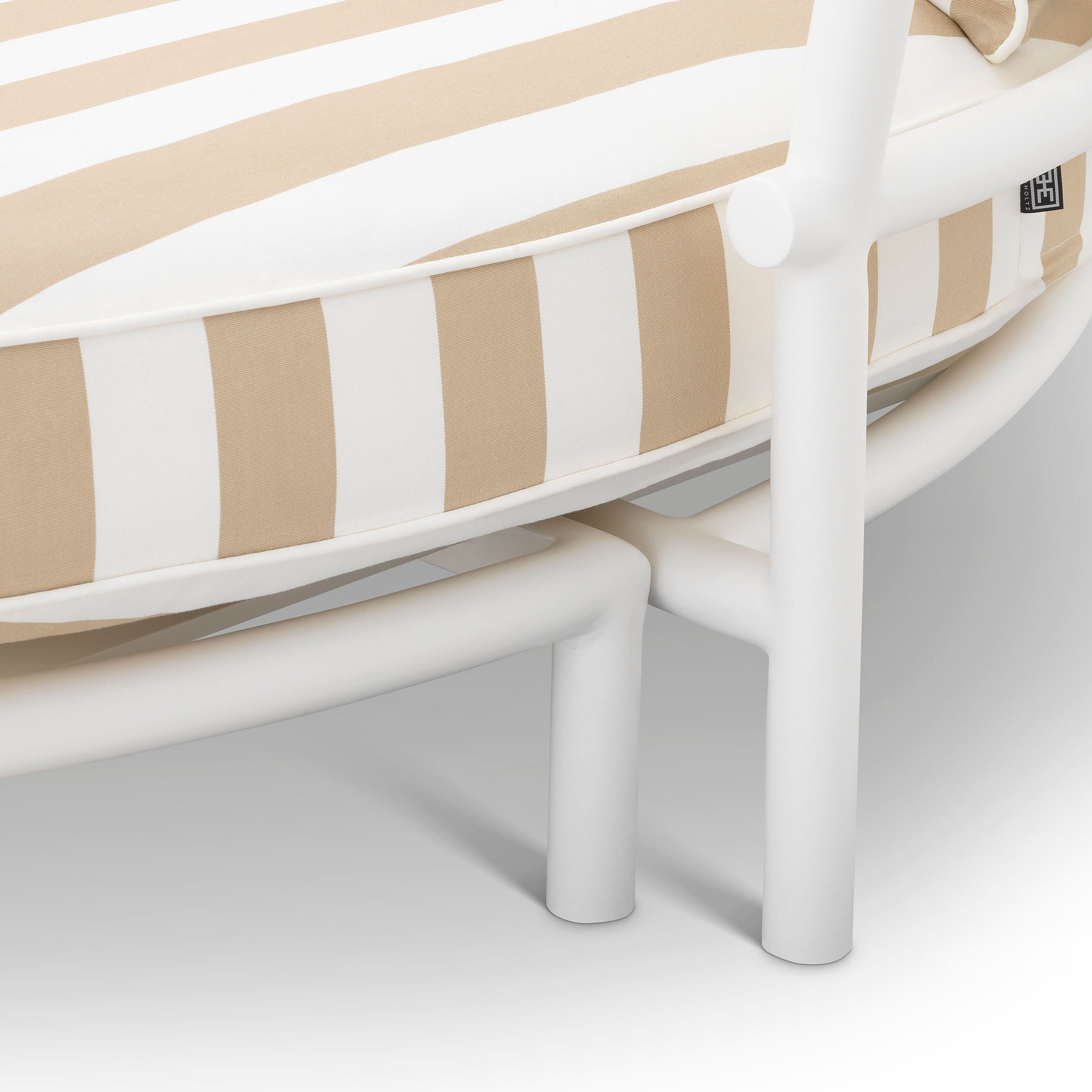 Eichholtz Outdoor Bed Laguno – Matte White | Florent Beige Outdoor Daybed Eichholtz