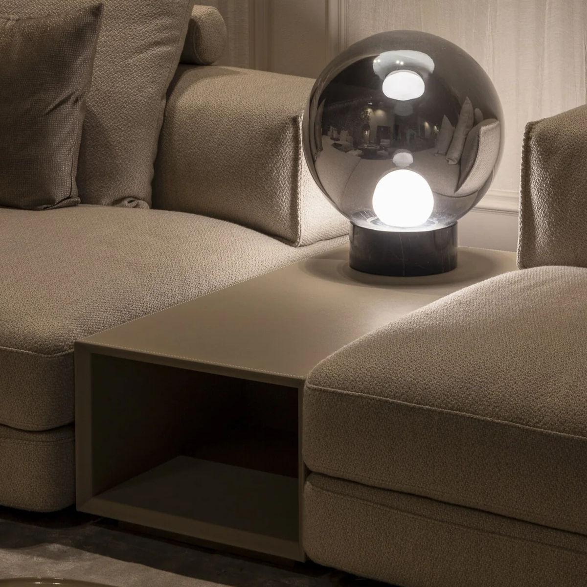The Grand Collection MASSIMO Midside Table – Caramel Leather Beistelltisch eckig The Grand Collection