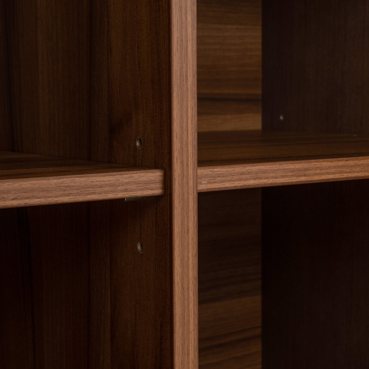 Richmond Interiors Vitrine Windsor walnut Richmond Interiors