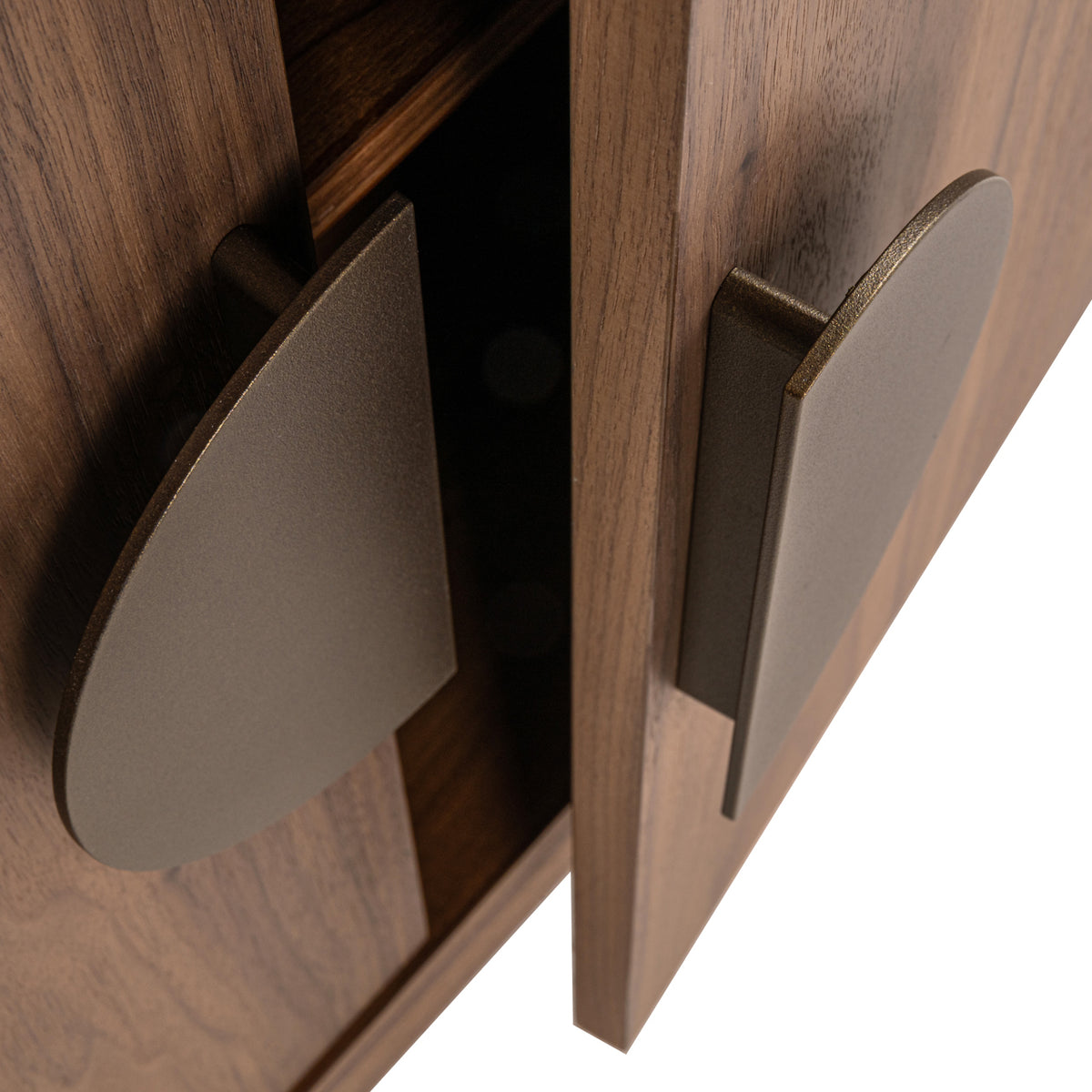 Richmond Interiors Vitrine Windsor walnut Richmond Interiors