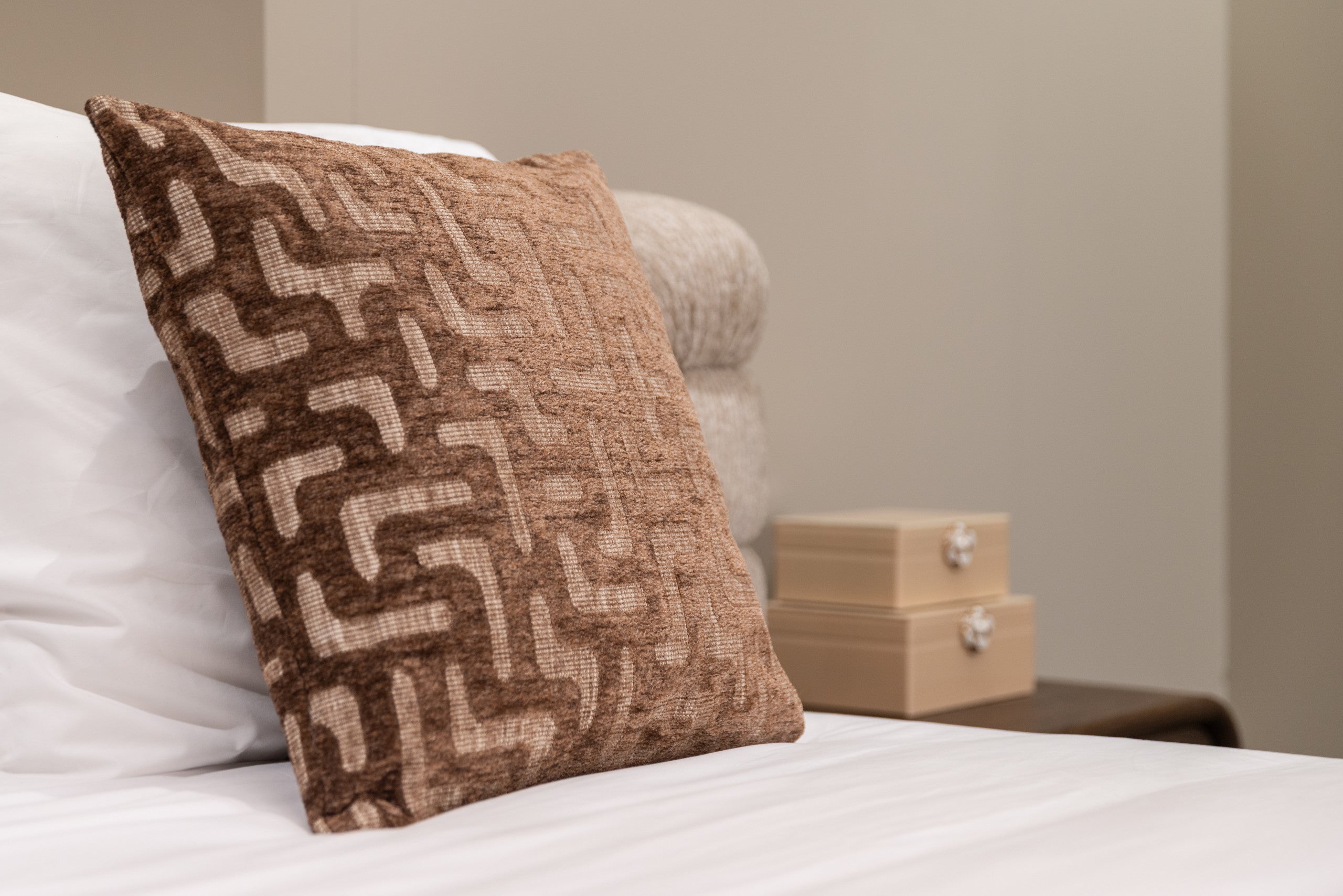 Richmond Interiors Kissen Ivy brown labyrinth Kissen Richmond Interiors