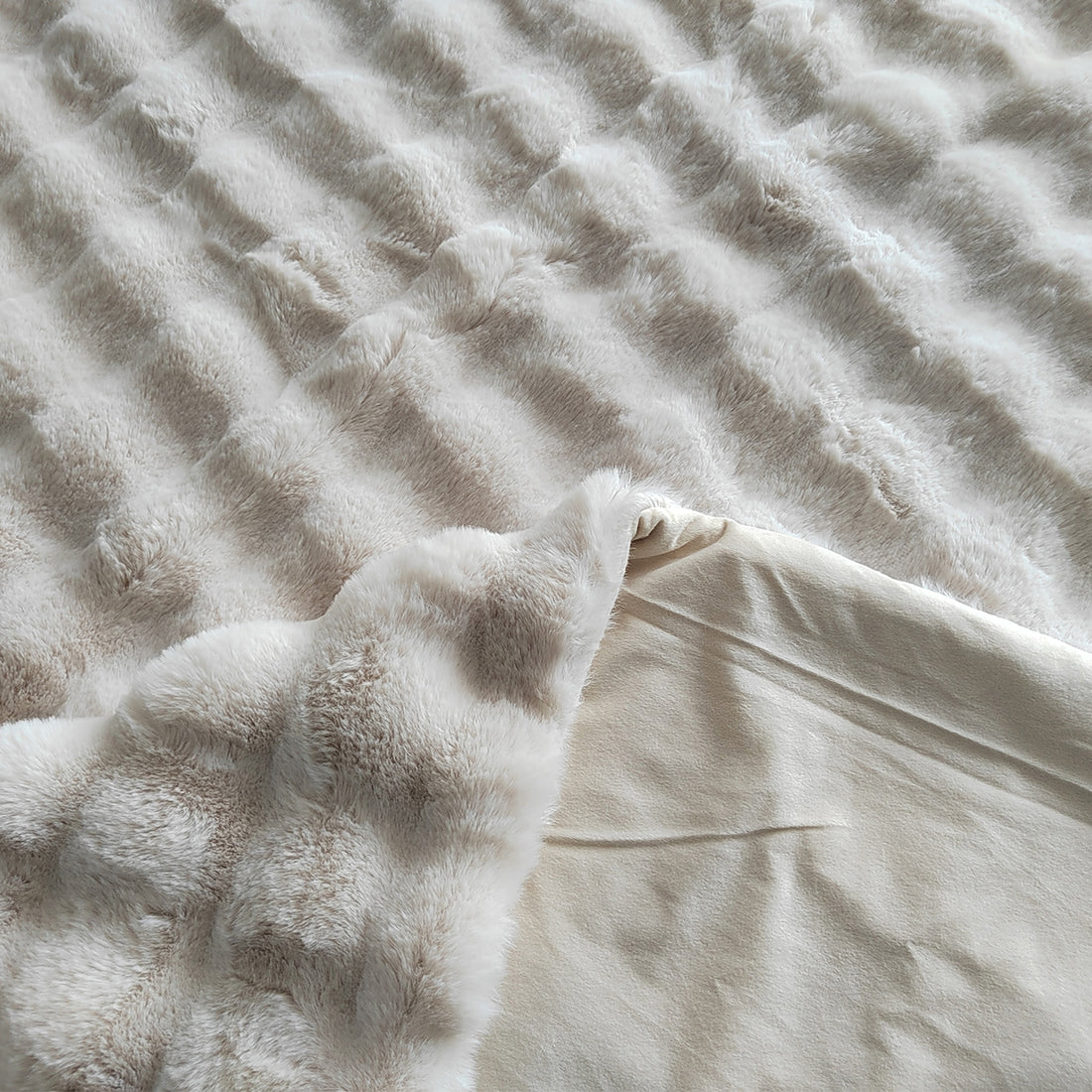 Richmond Interiors Decke Cosy Fluff cream 150x200