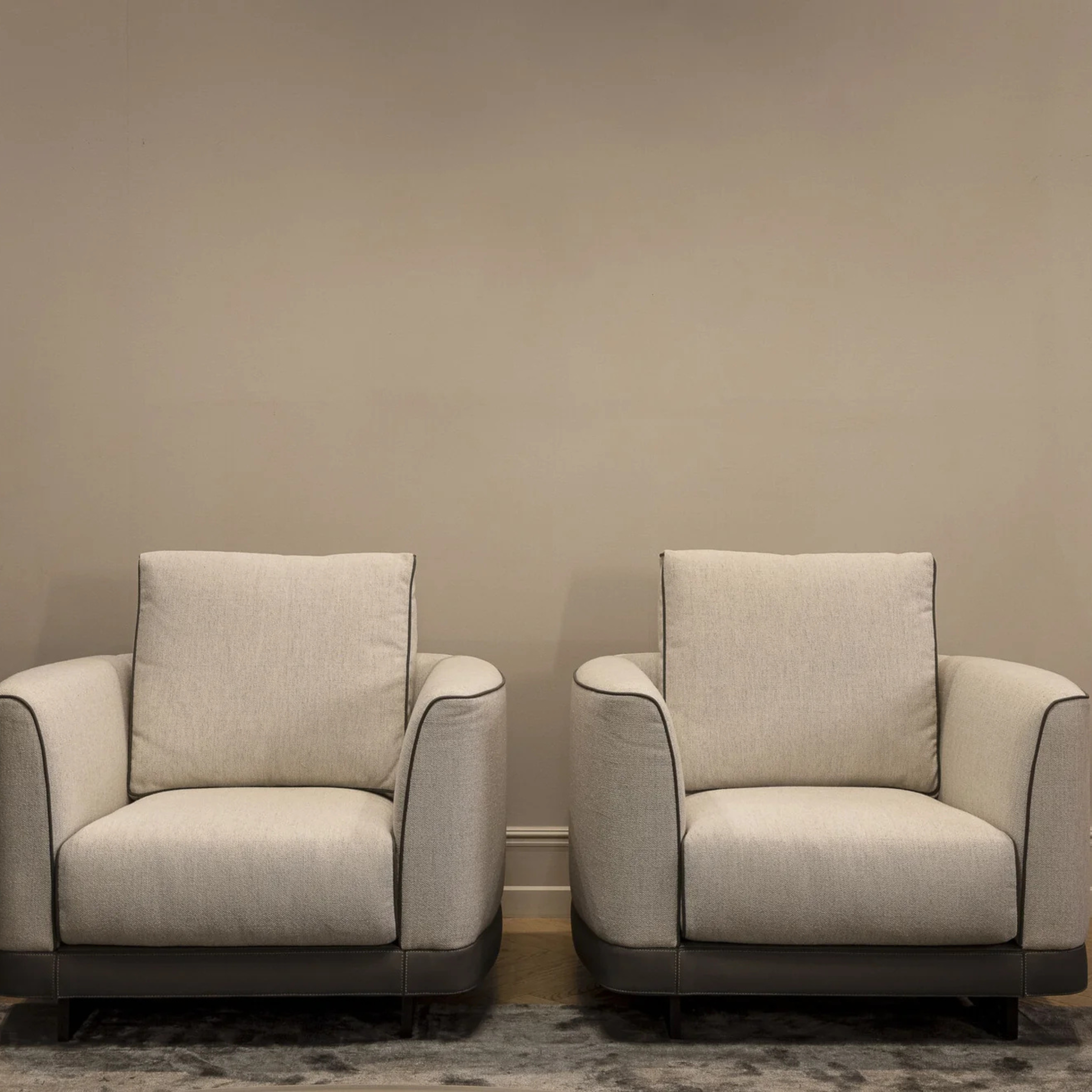 The Grand GREGORIO Sessel – Greige | Taupe Grau Polstersessel The Grand Collection