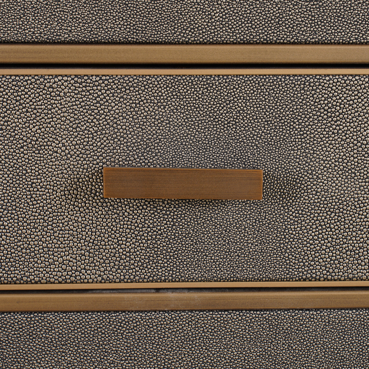 Richmond Interiors Nachttisch Bloomville brass shagreen incl. glass top Nachttisch Richmond Interiors
