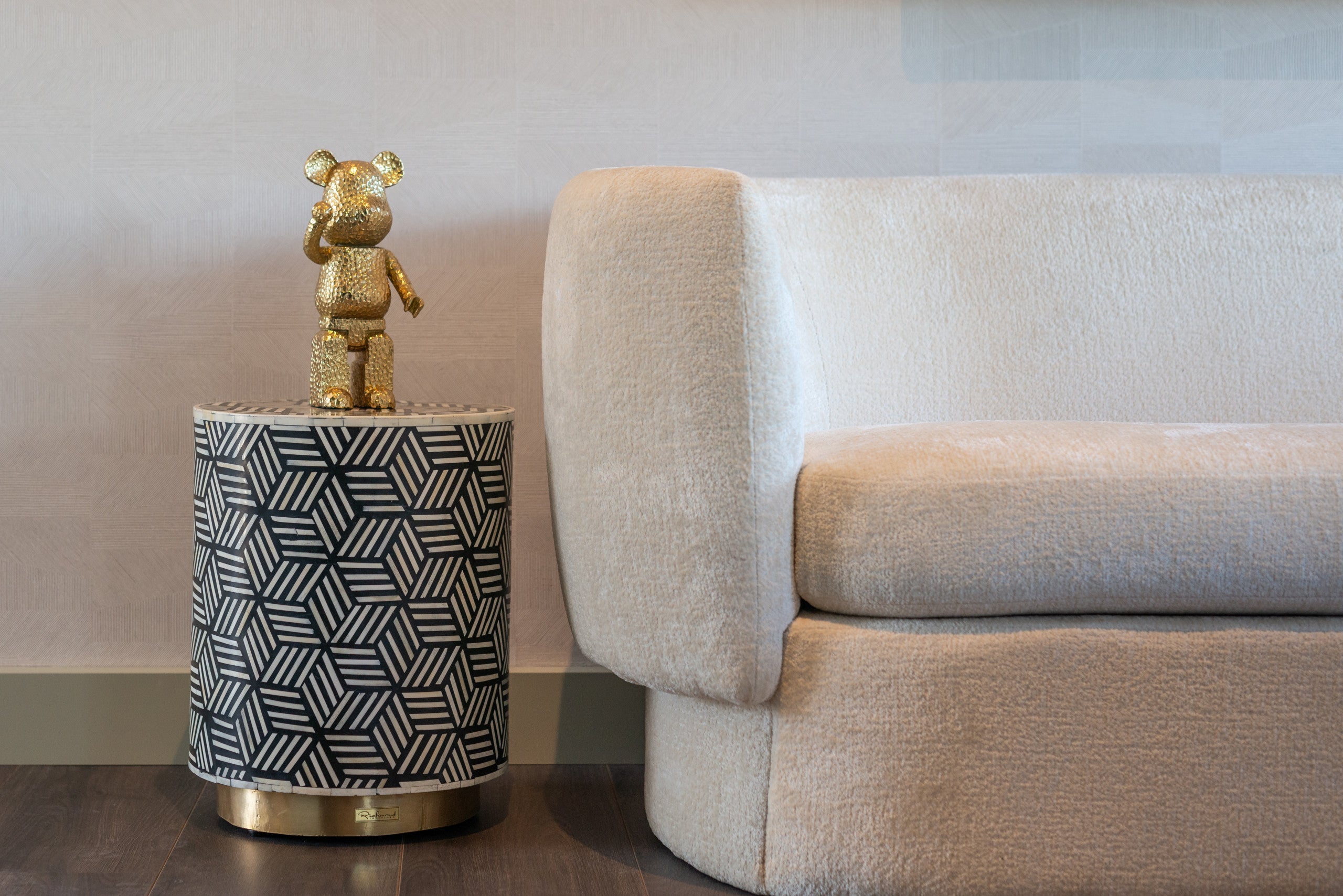 Richmond Interiors Dekoratives Objekt Bear gold standing
