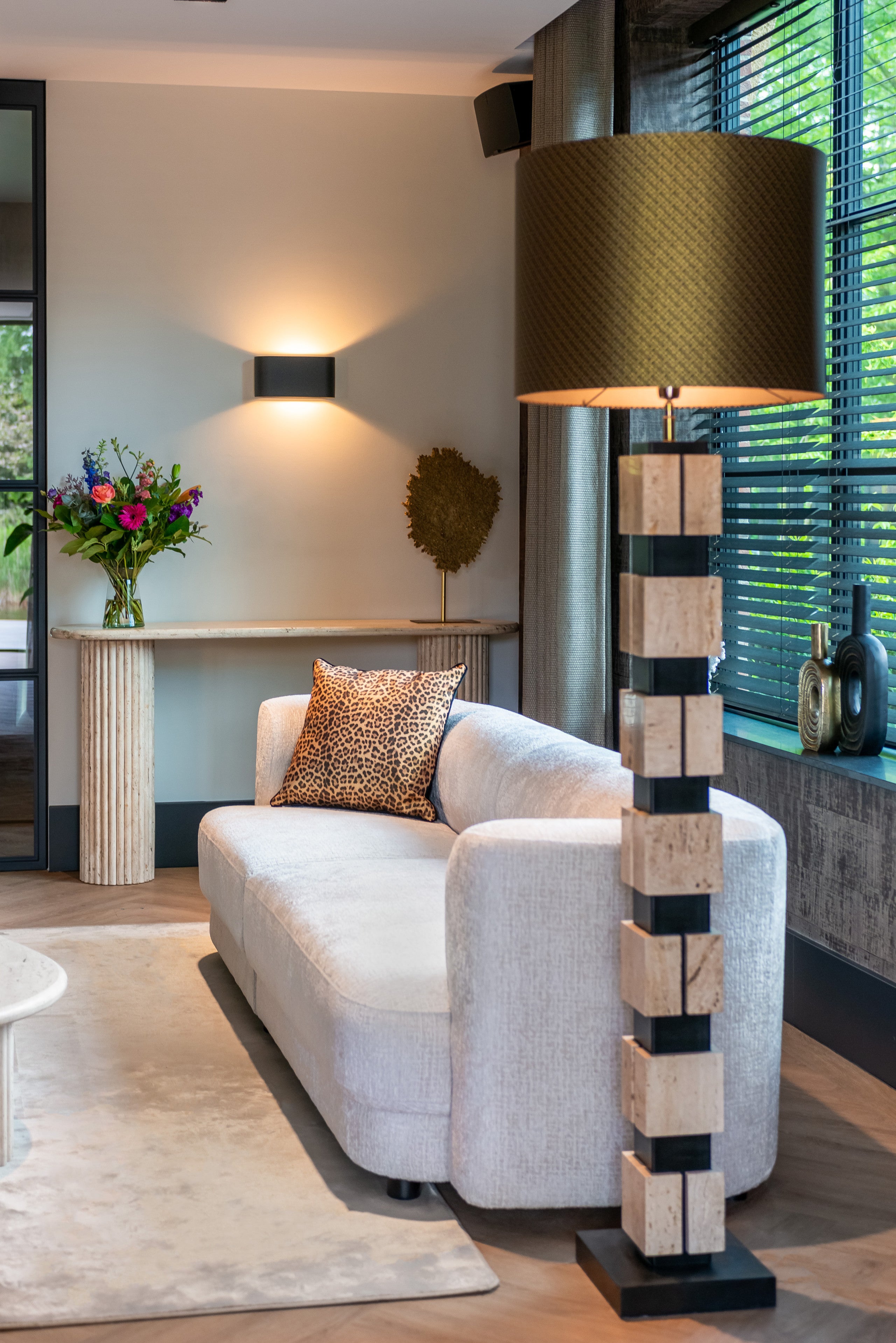 Richmond Interiors - Buffet ovale La Cantera
