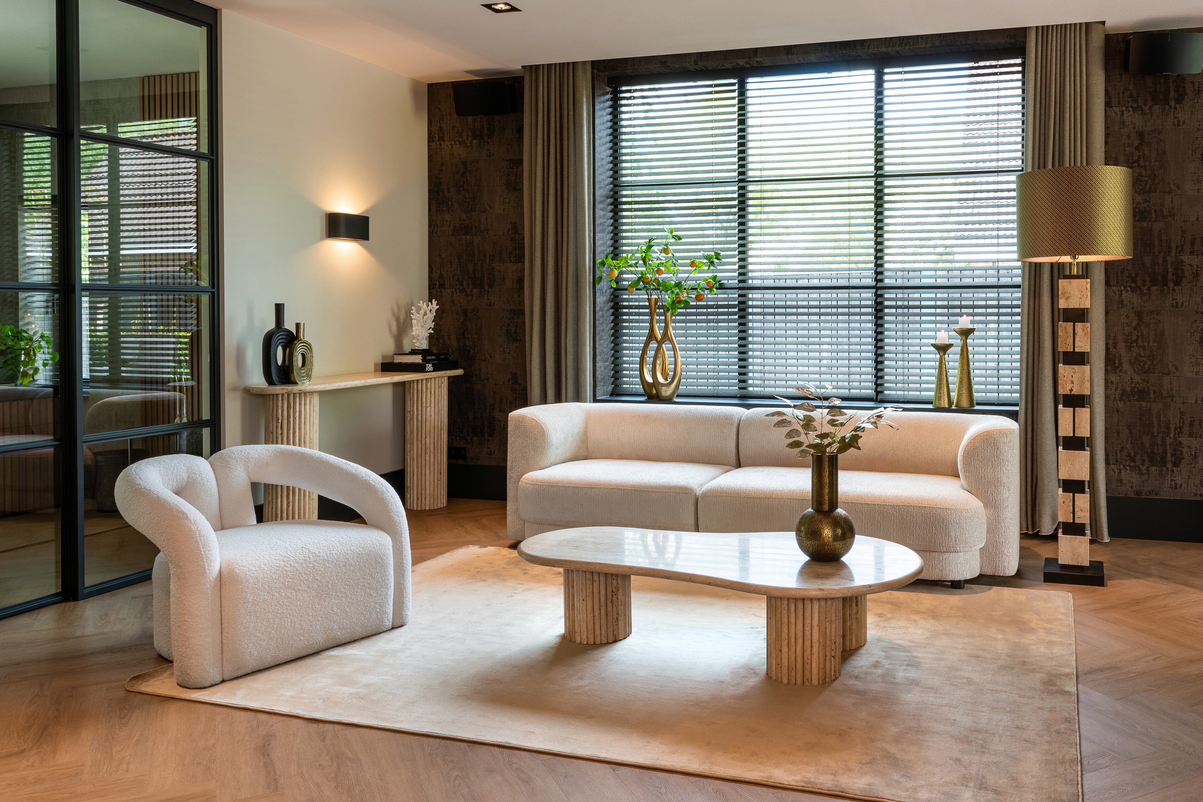 Richmond Interiors La Cantera Couchtisch organische Form Couchtisch asymmetrisch Richmond Interiors