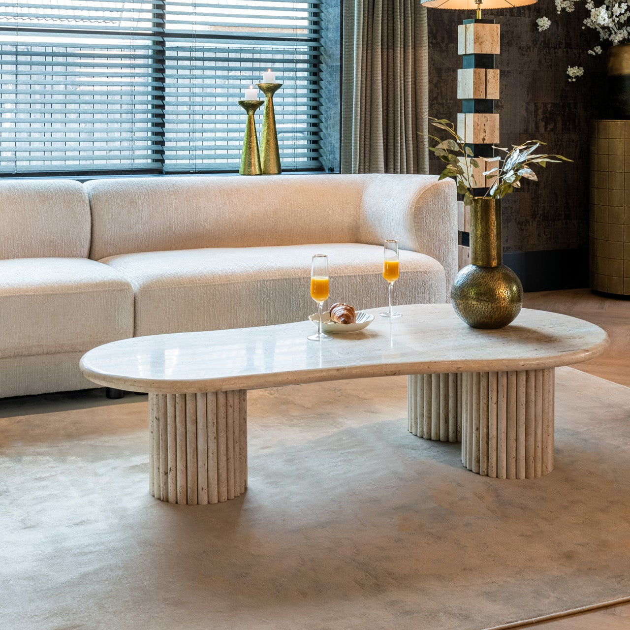 Richmond Interiors La Cantera Couchtisch organische Form Couchtisch asymmetrisch Richmond Interiors