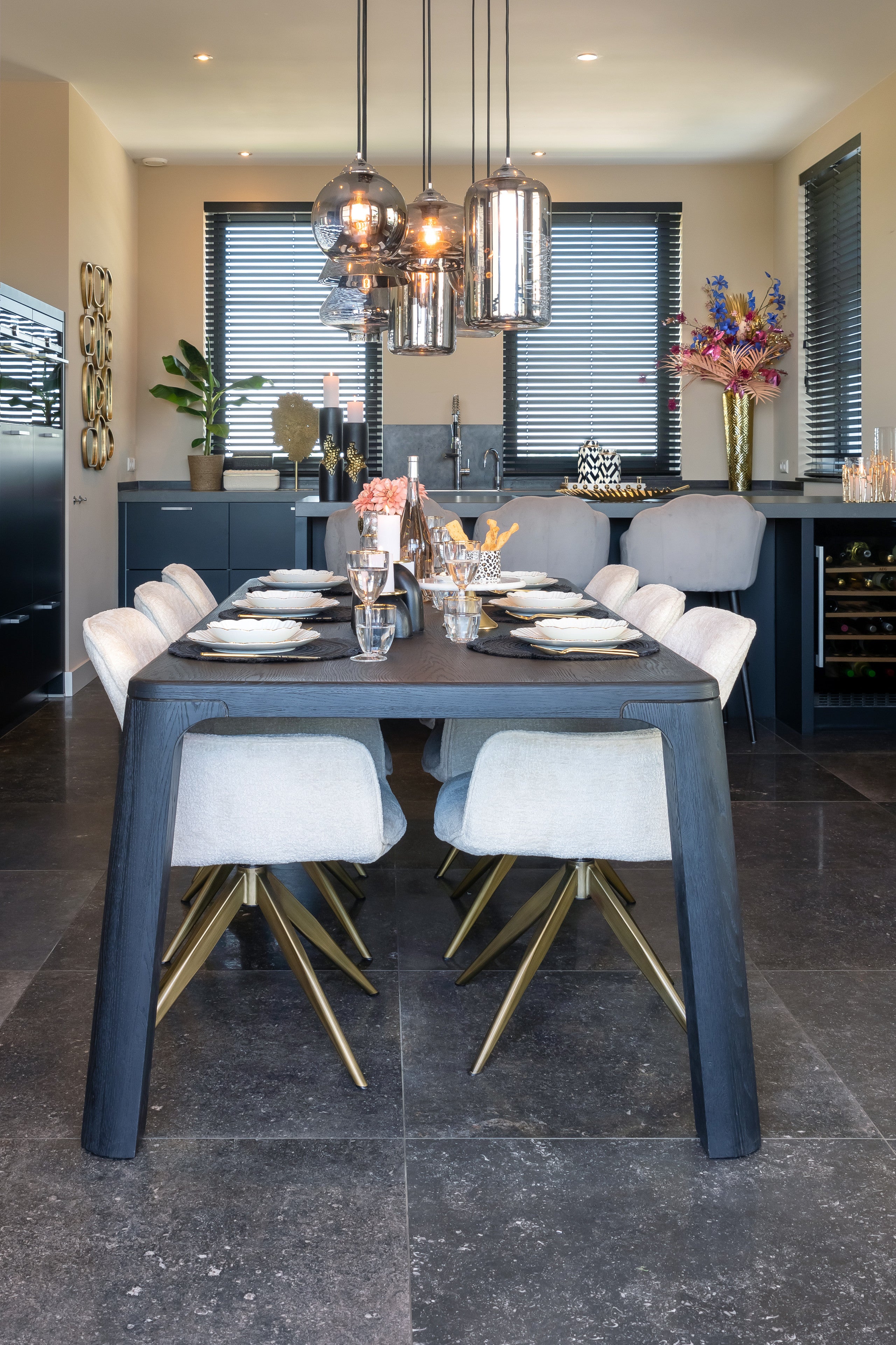 Richmond Interiors Esszimmerstuhl Aline white chenille swivel fire retardant Esszimmerstuhl Richmond Interiors
