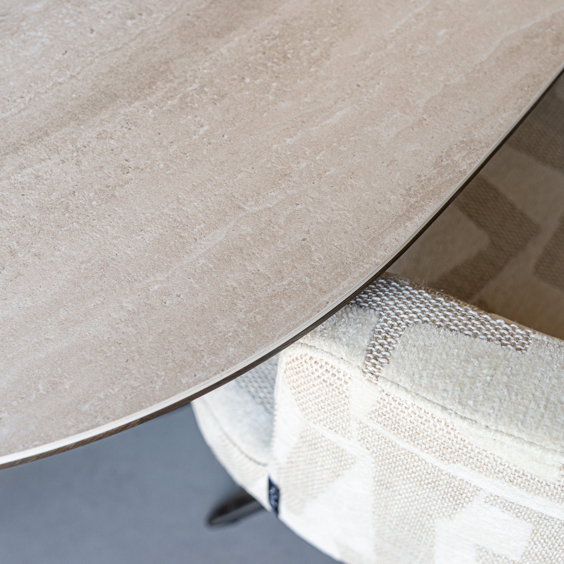 Richmond Interiors Esstisch Ritz pebble 220 (Beige) Esstisch oval Richmond Interiors