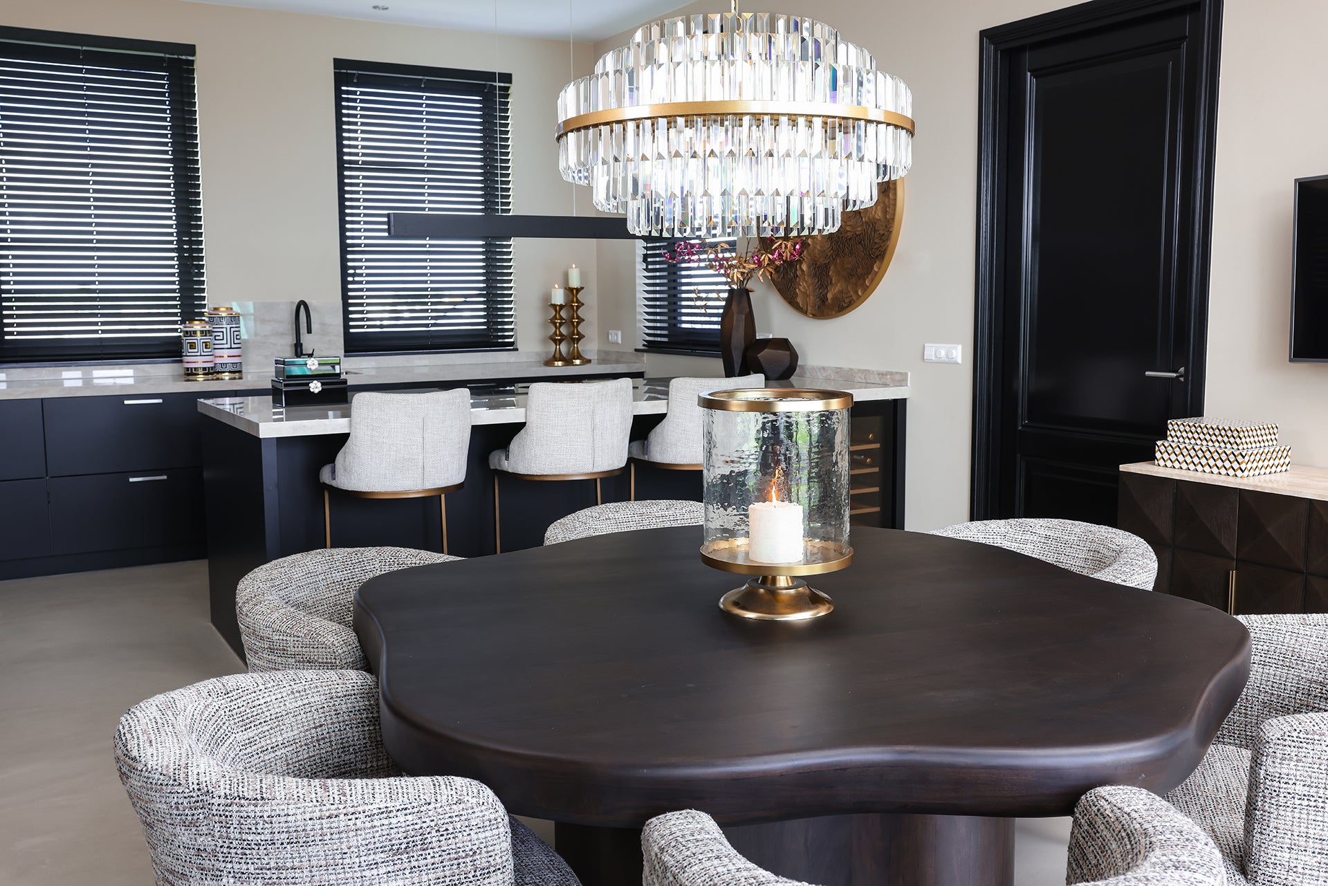 Richmond Interiors Esstisch Sherman Organisch 152x152 Esstisch oval Richmond Interiors