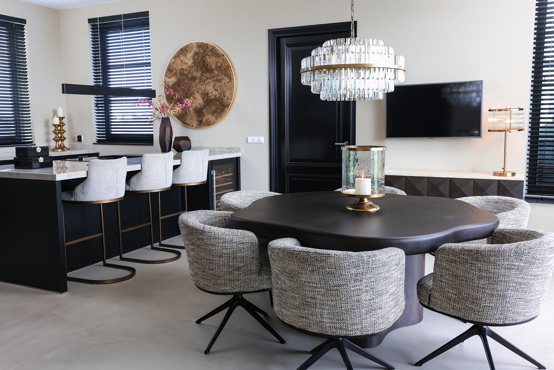 Richmond Interiors Esstisch Sherman Organisch 152x152 Esstisch oval Richmond Interiors