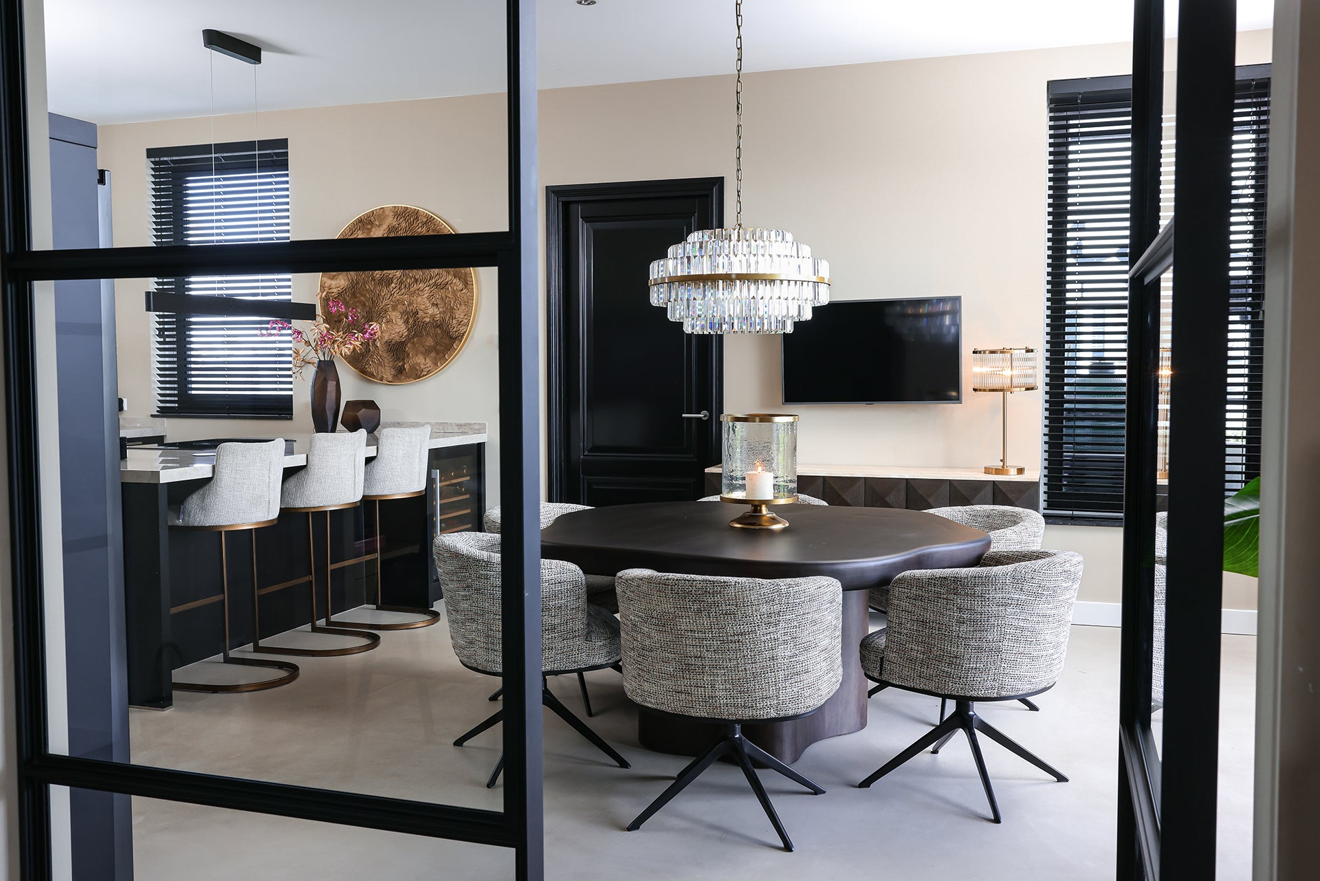 Richmond Interiors Esstisch Sherman Organisch 152x152 Esstisch oval Richmond Interiors