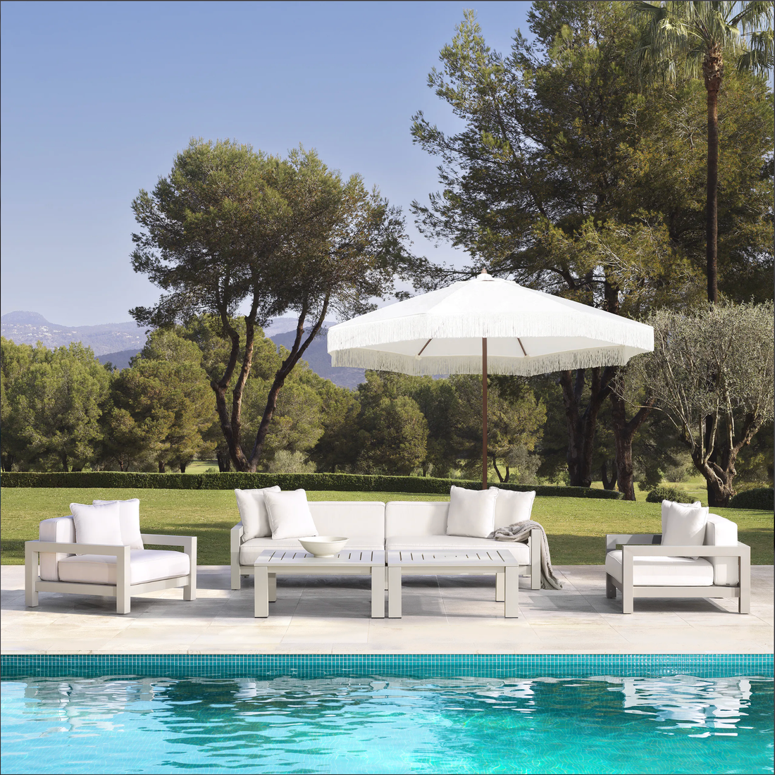 Eichholtz Outdoor Sofa Cap-Antibes – Sandfarben | Bezug aus Acryl Outdoor Sofa 3-Sitzer Eichholtz