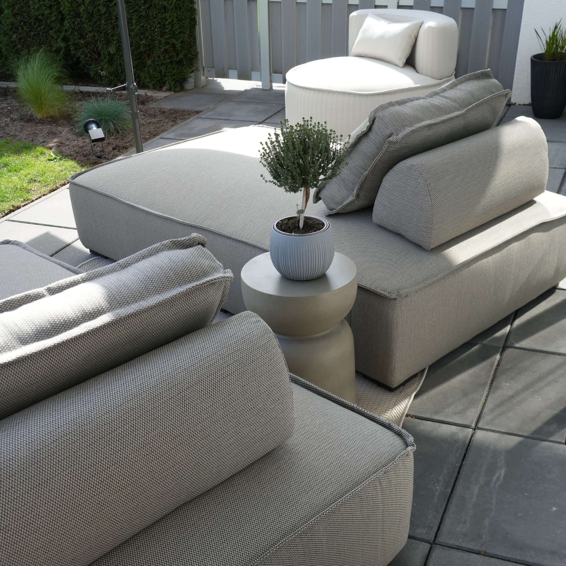 Richmond Interiors Outdoor Daybed Jondal taupe (22085 Taupe) Outdoor Daybed Richmond Interiors