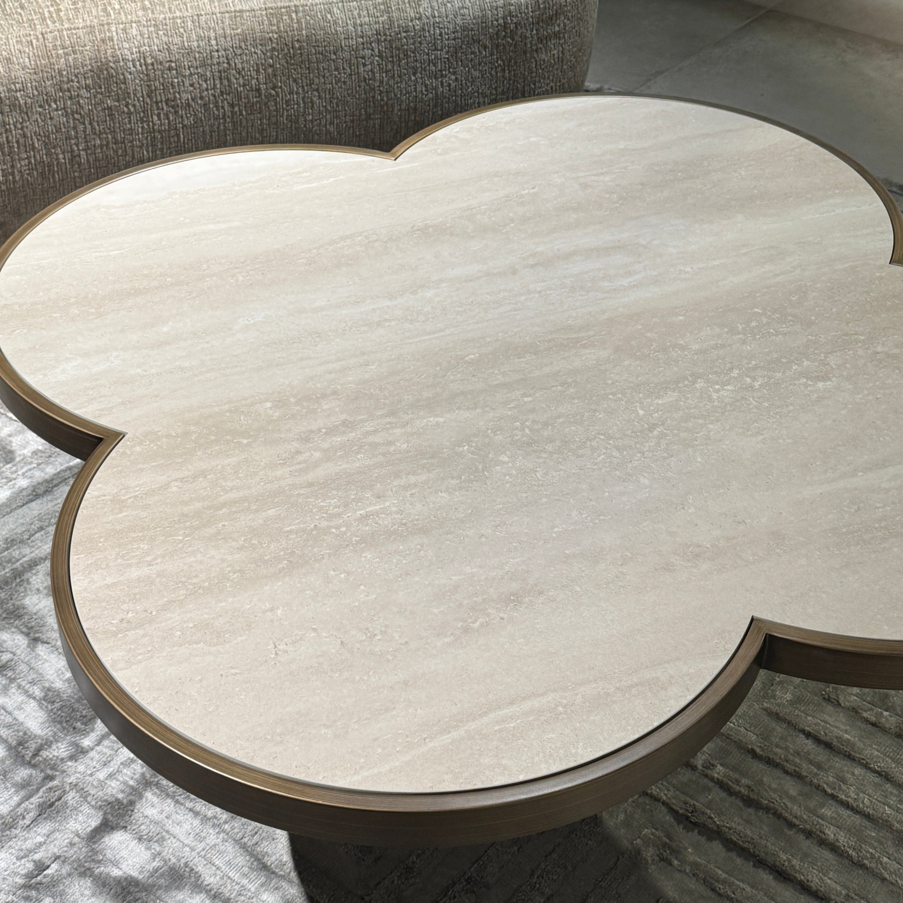 Richmond Interiors Couchtisch Clover (Beige) Couchtisch rund Richmond Interiors