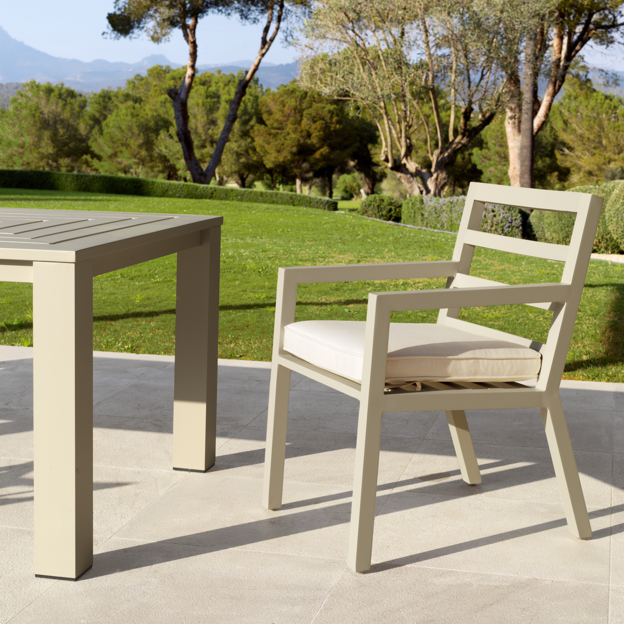 Eichholtz Outdoor Esszimmerstuhl Delta – Sandfarben | Bezug aus Acryl Outdoor Stuhl Eichholtz
