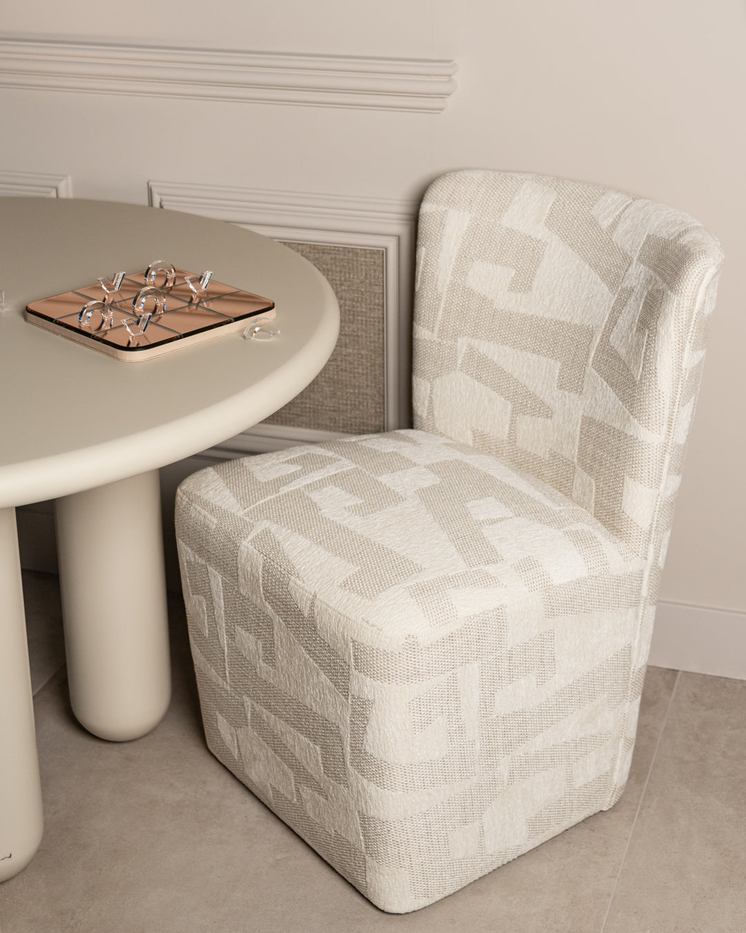 Richmond Interiors Esszimmerstuhl Lorain beige graffic on wheels Esszimmerstuhl Richmond Interiors