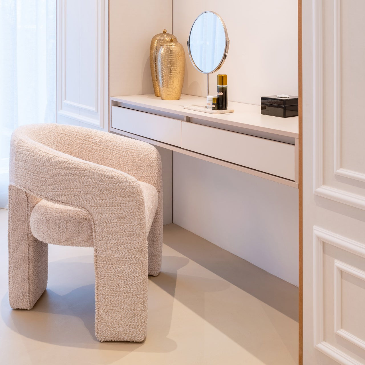 Richmond Interiors Stuhl Belle lovely cream Brandschutz (Be Lovely 11 Cream) Polstersessel Richmond Interiors