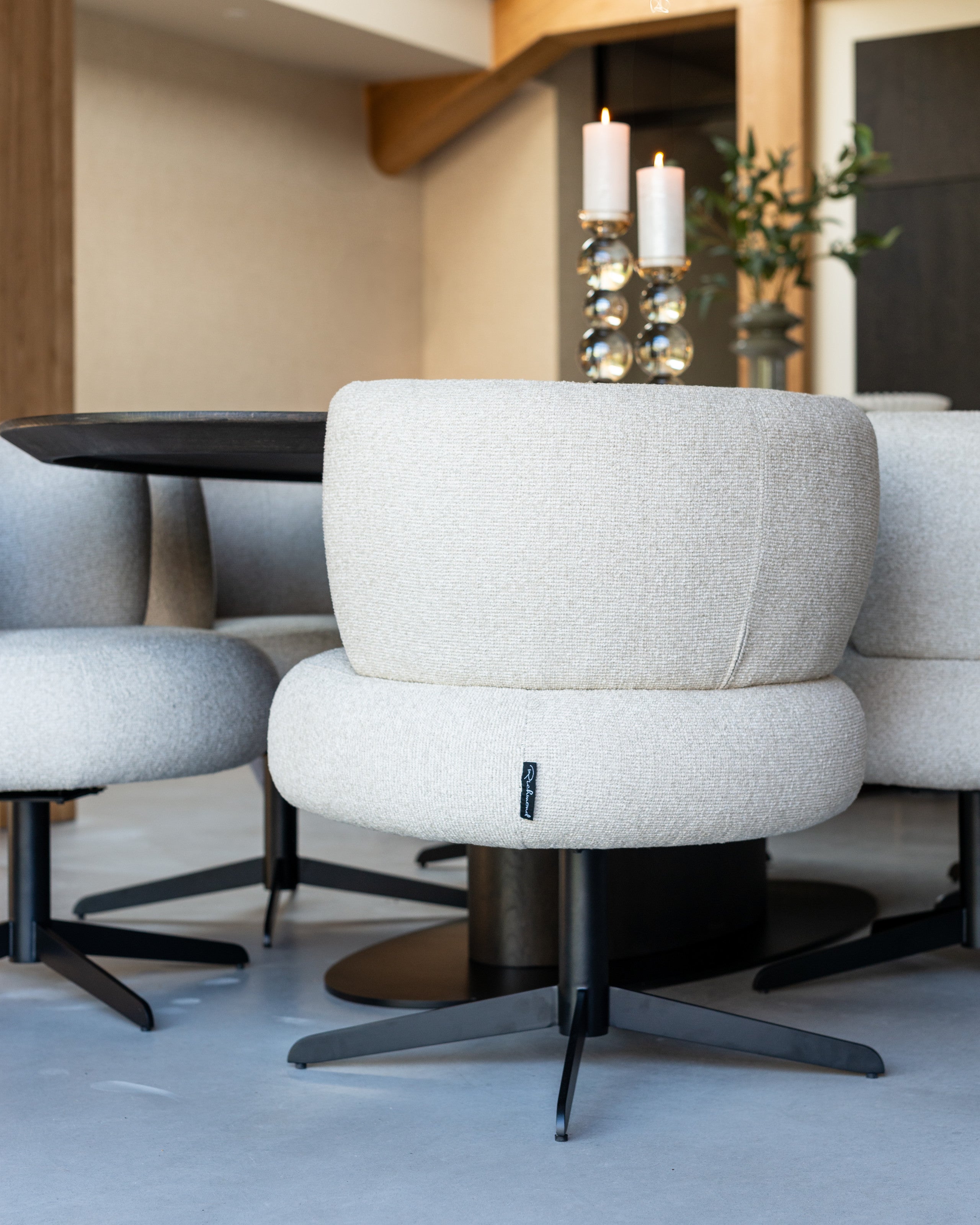 Richmond Interiors Esszimmerstuhl Alexis biscotti swivel Esszimmerstuhl Richmond Interiors