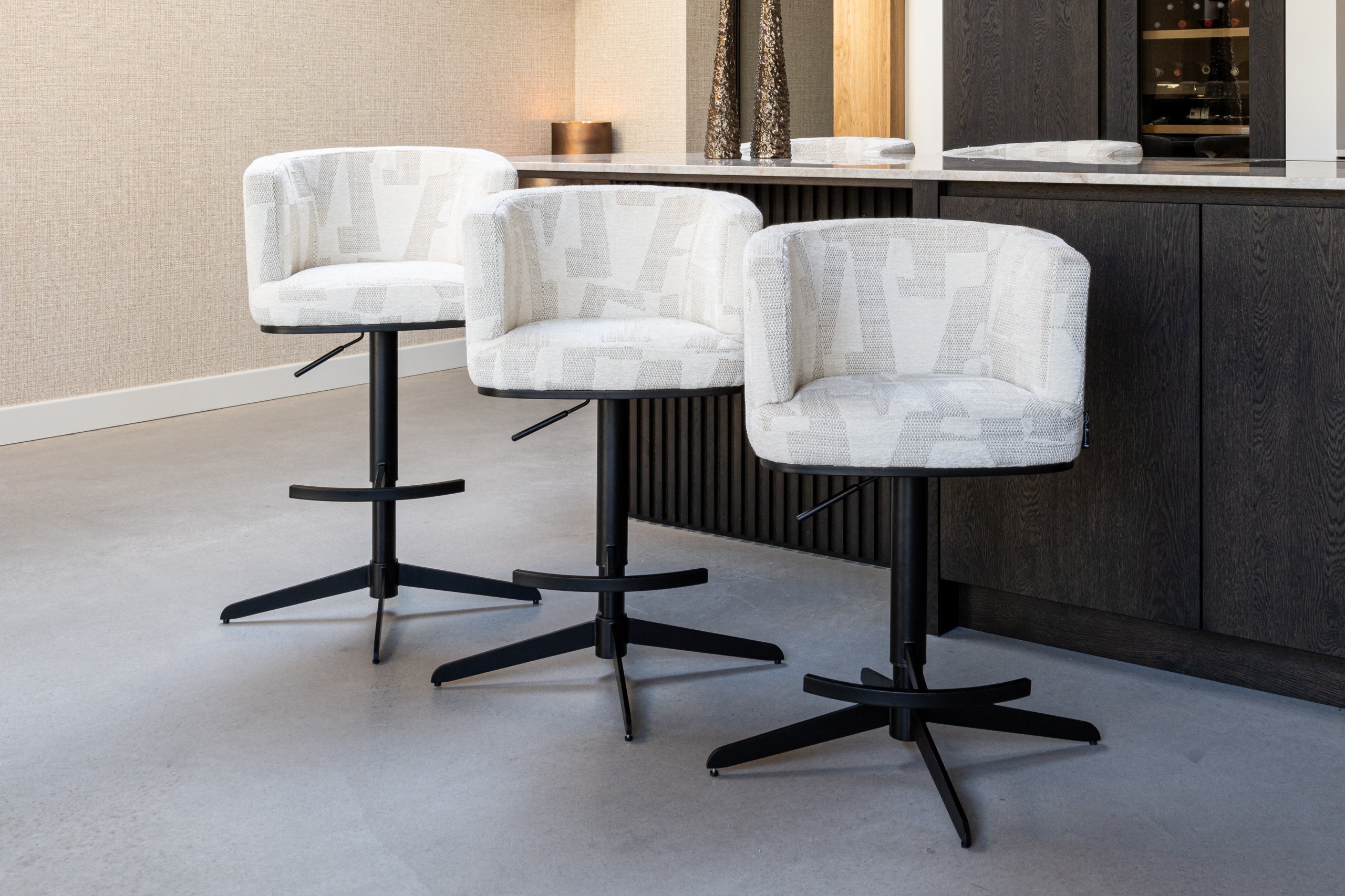 Richmond Interiors bar/counter chair Cheyenne beige graffic (Beige graffic)