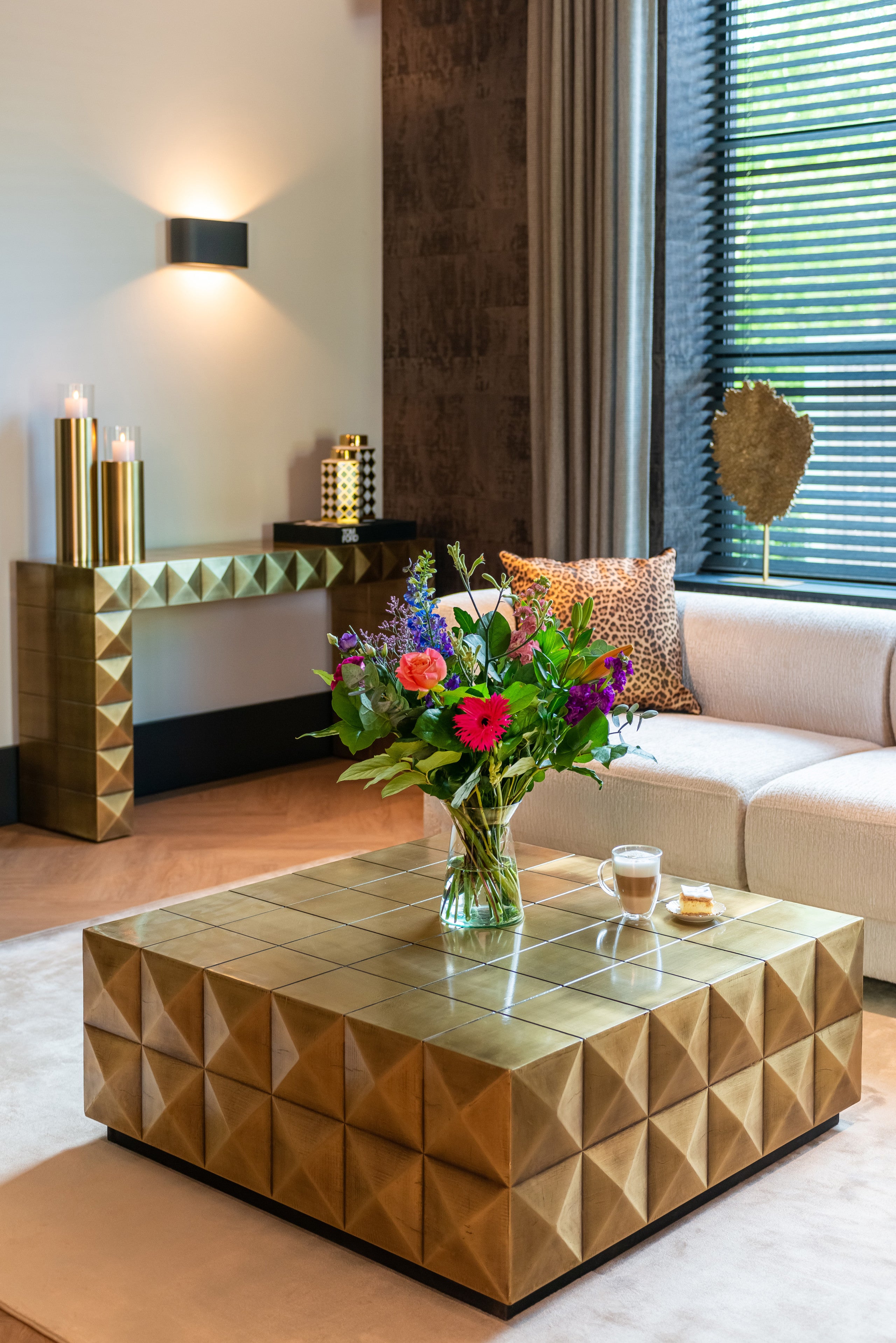 Richmond Interiors Couchtisch Collada brushed gold incl. glass top Couchtisch Richmond Interiors