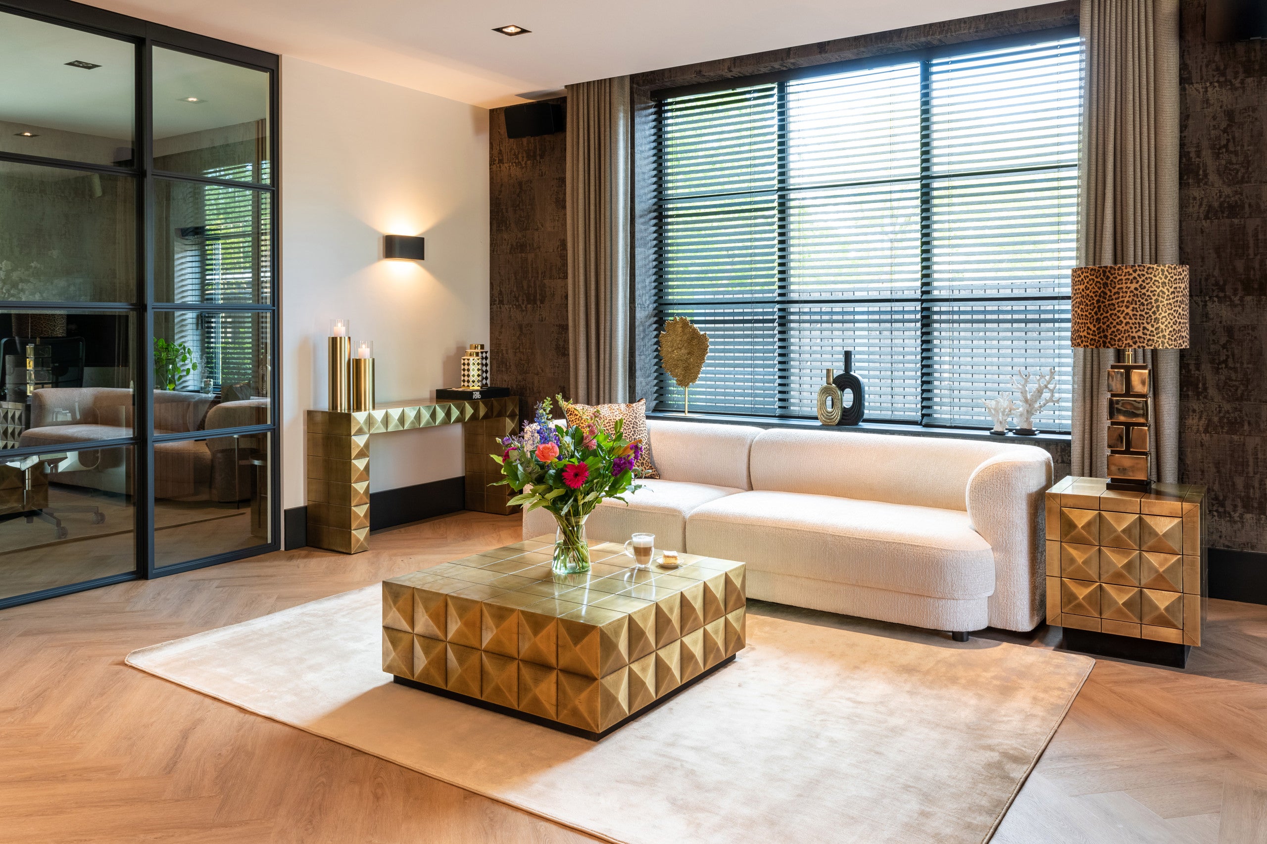 Richmond Interiors Couchtisch Collada brushed gold incl. glass top Couchtisch Richmond Interiors