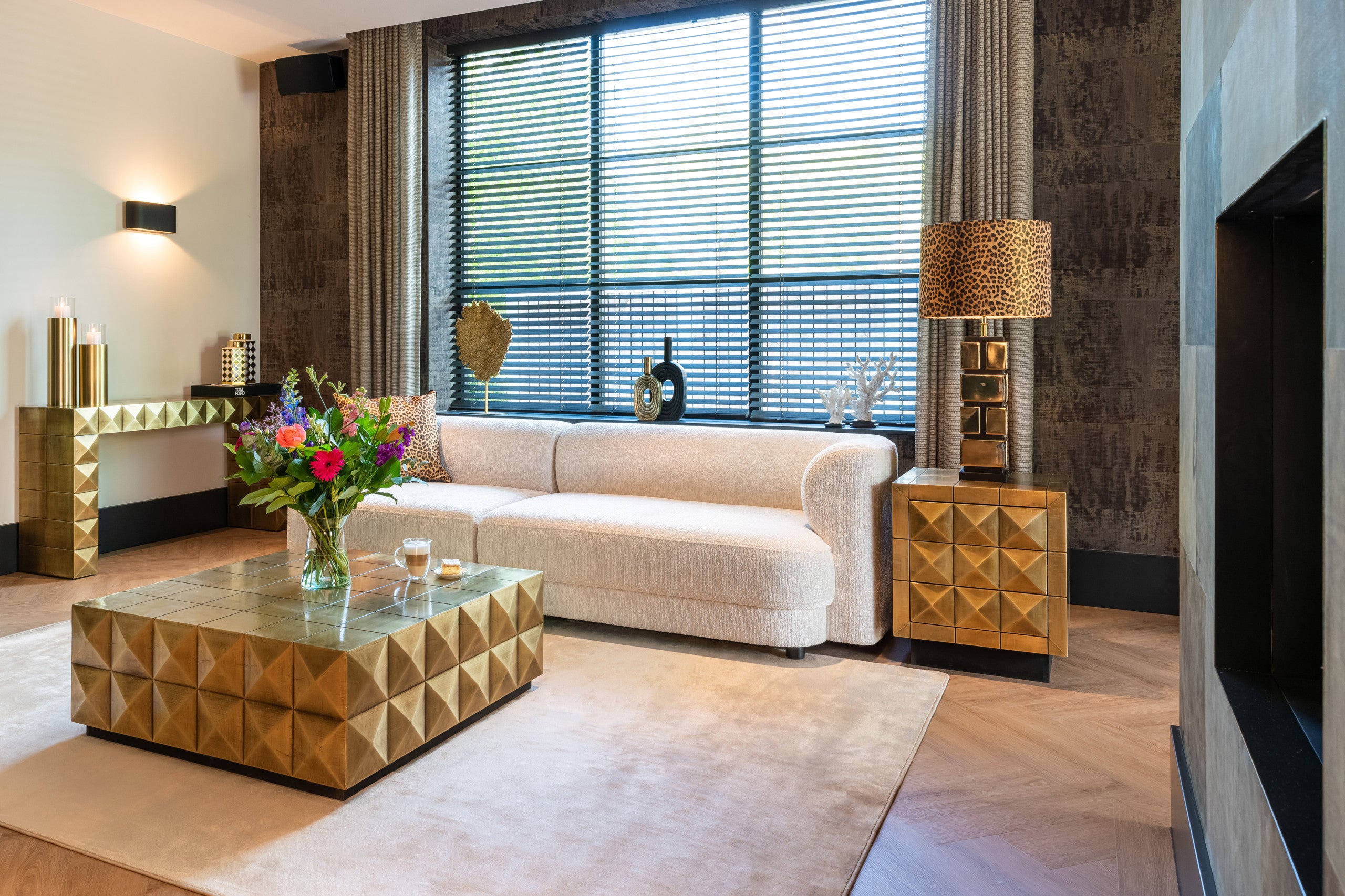 Richmond Interiors Couchtisch Collada brushed gold incl. glass top Couchtisch Richmond Interiors
