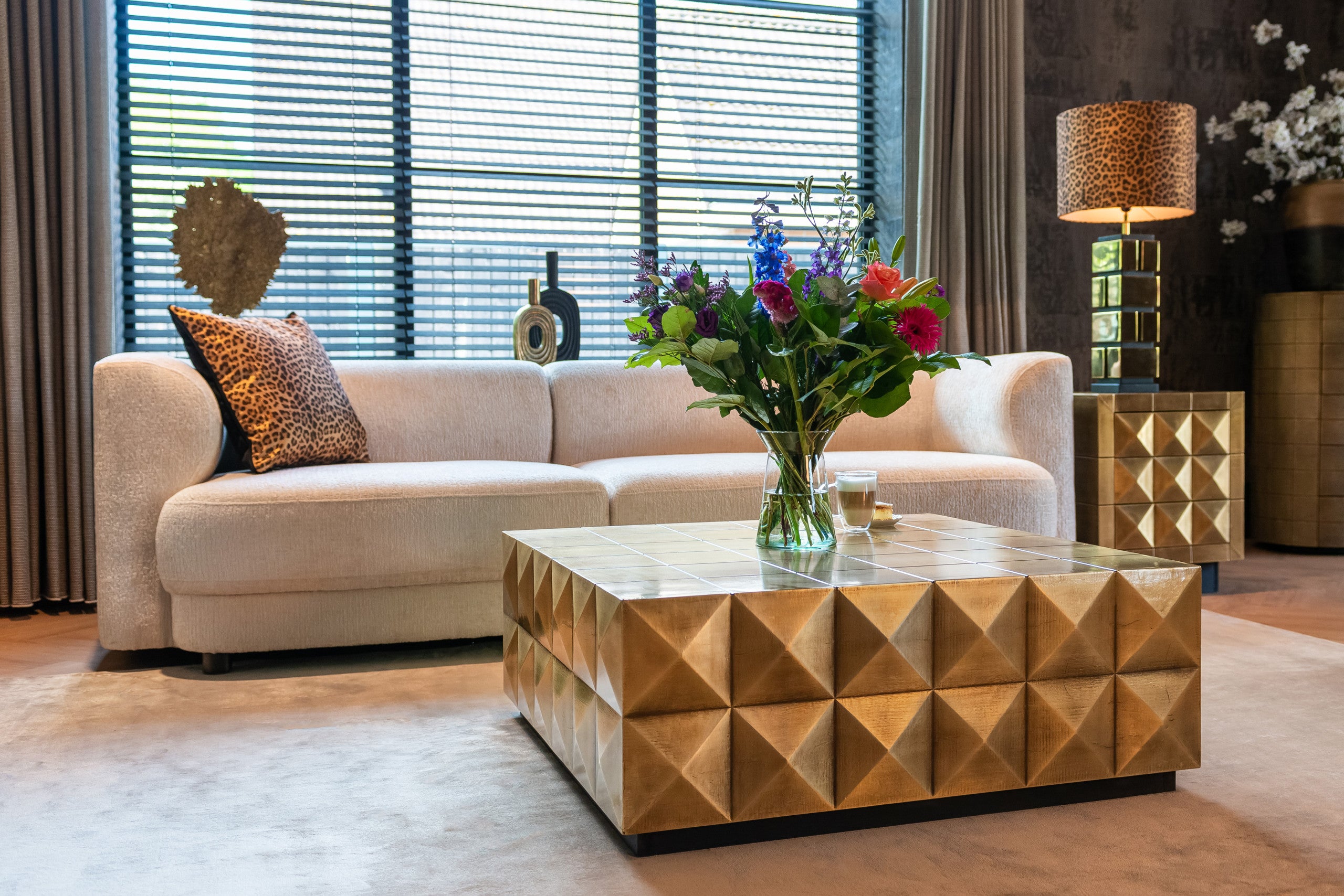 Richmond Interiors Couchtisch Collada brushed gold incl. glass top Couchtisch Richmond Interiors