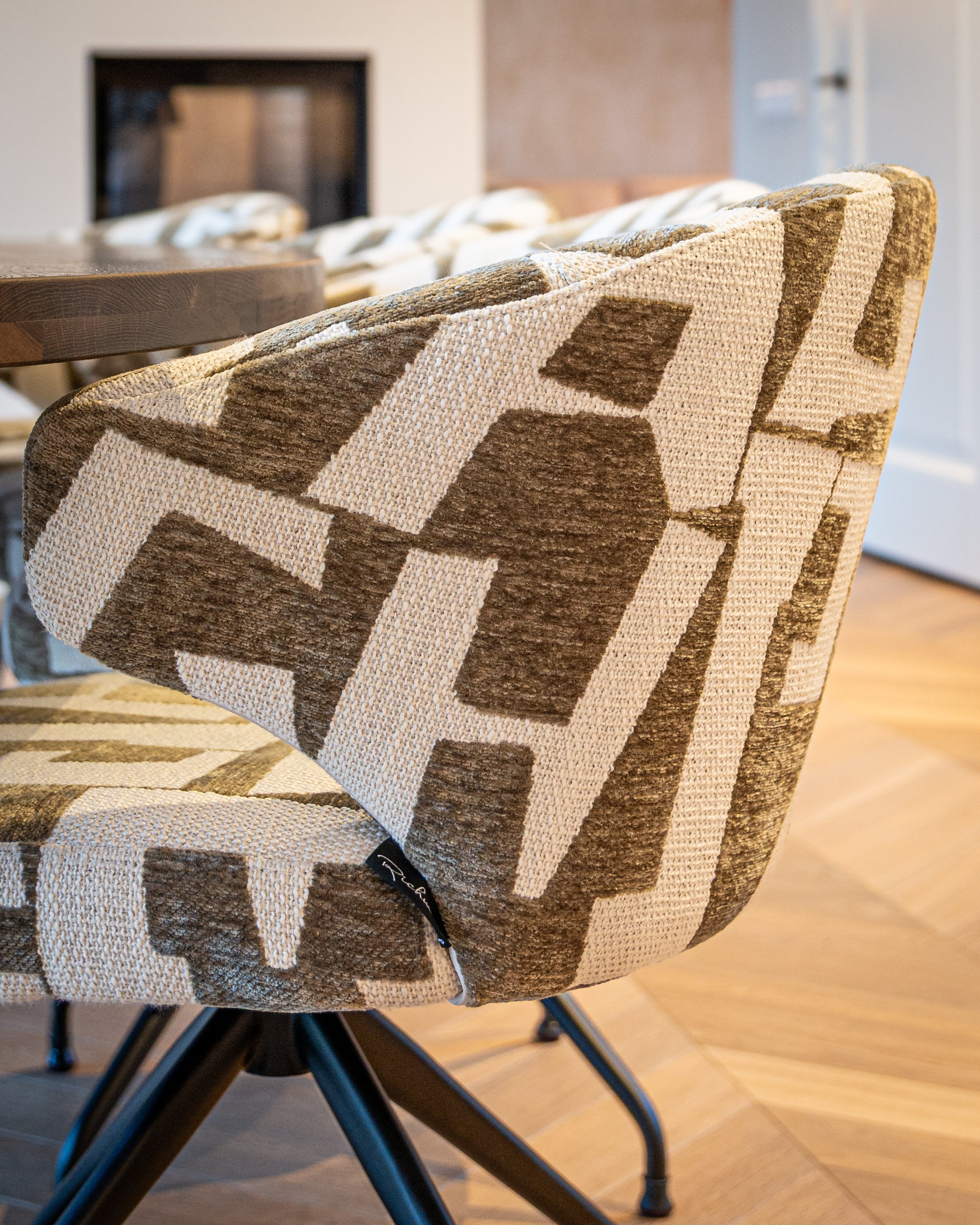 Richmond Interiors Esszimmerstuhl Milly moss graffic swivel Esszimmerstuhl Richmond Interiors