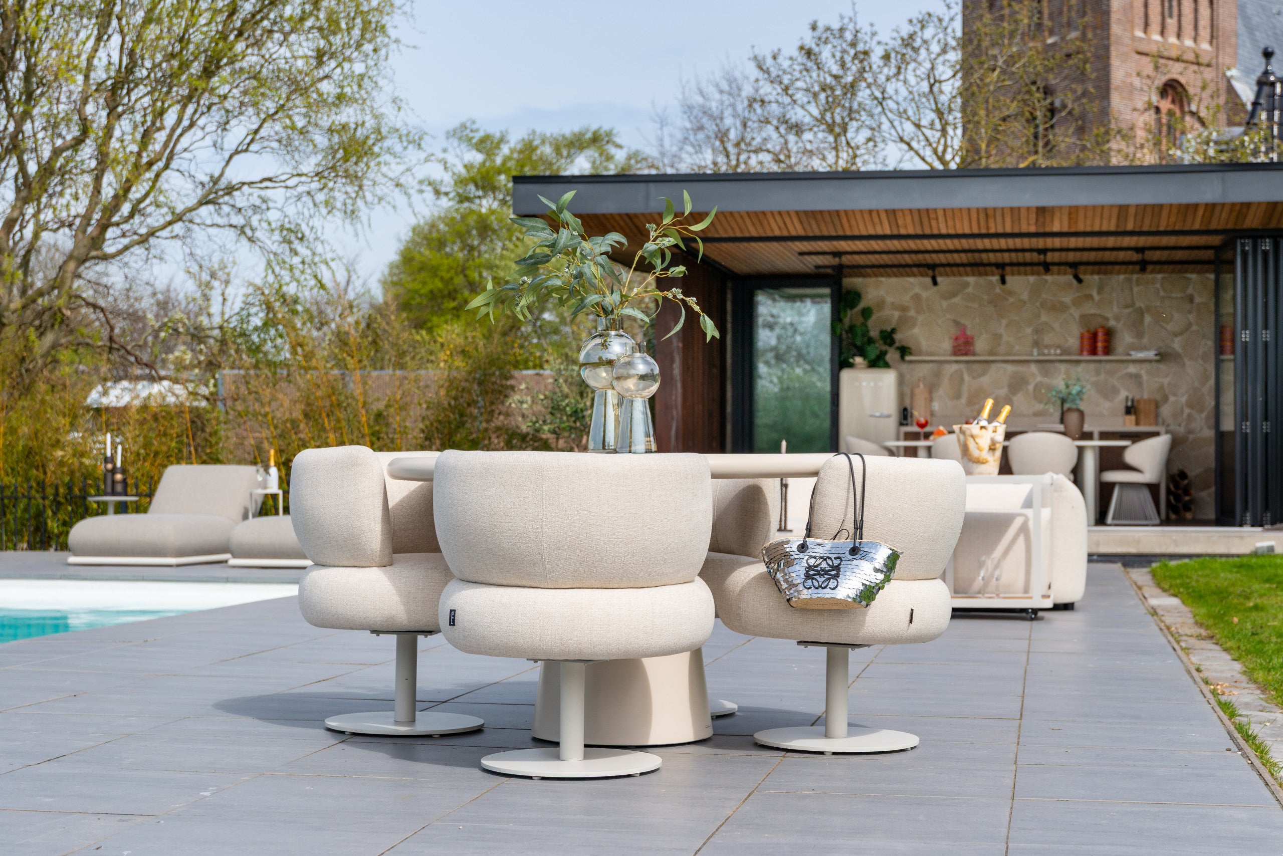 Richmond Interiors Outdoor Stuhl Mason beige alpine swivel Outdoor Stuhl Richmond Interiors