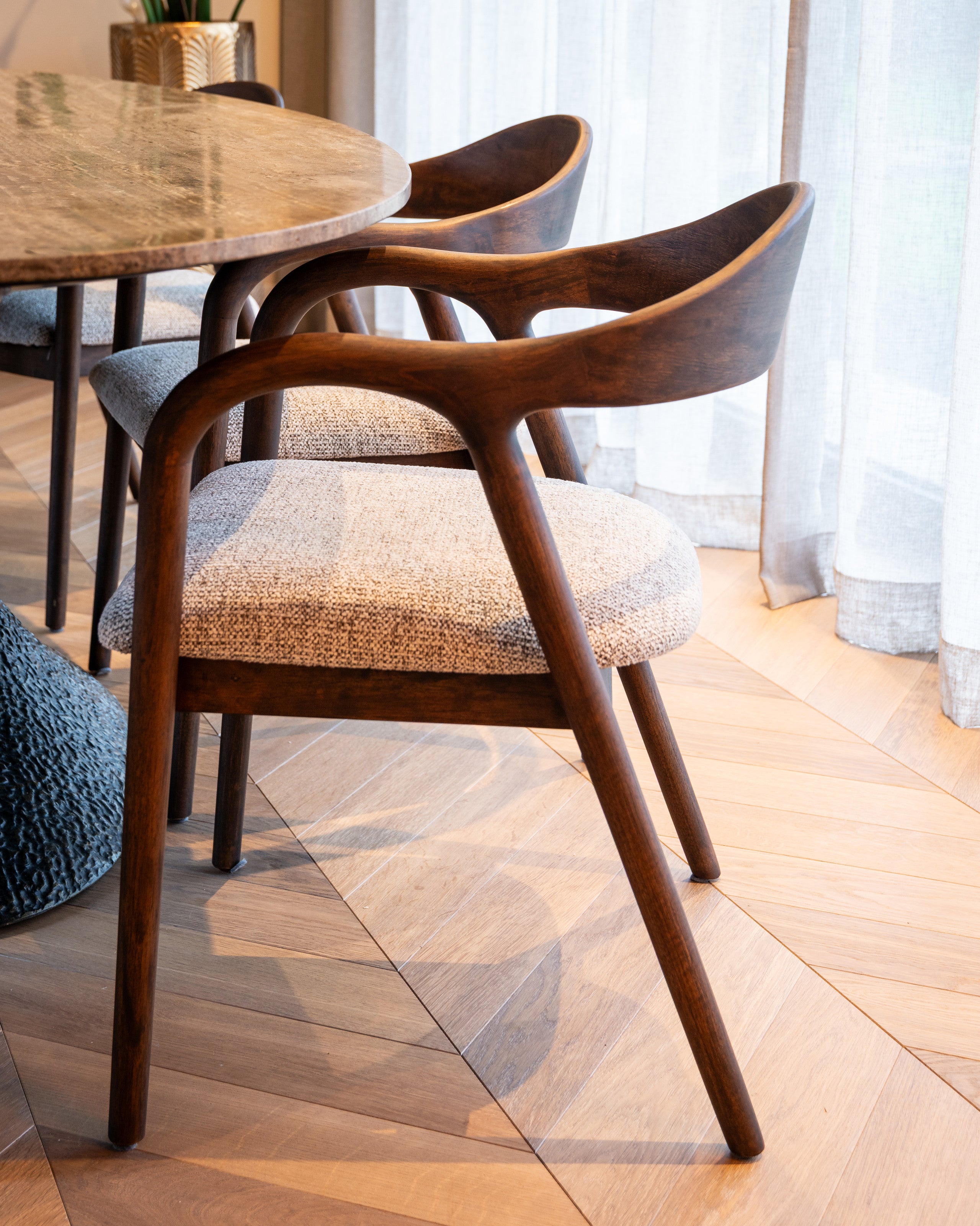 Richmond Interiors Esszimmerstuhl Mihara mocca fancy fire retardant Esszimmerstuhl Richmond Interiors