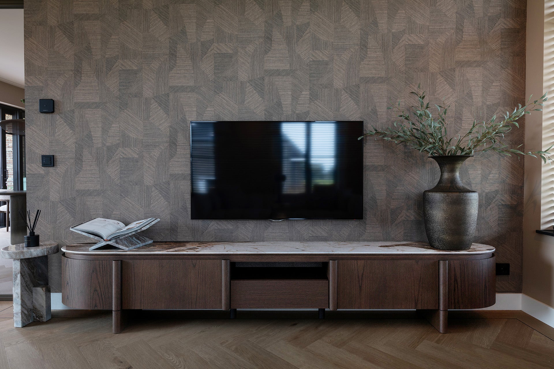 Richmond Interiors – TV-Board Langford Brown Fernsehkommode Richmond Interiors