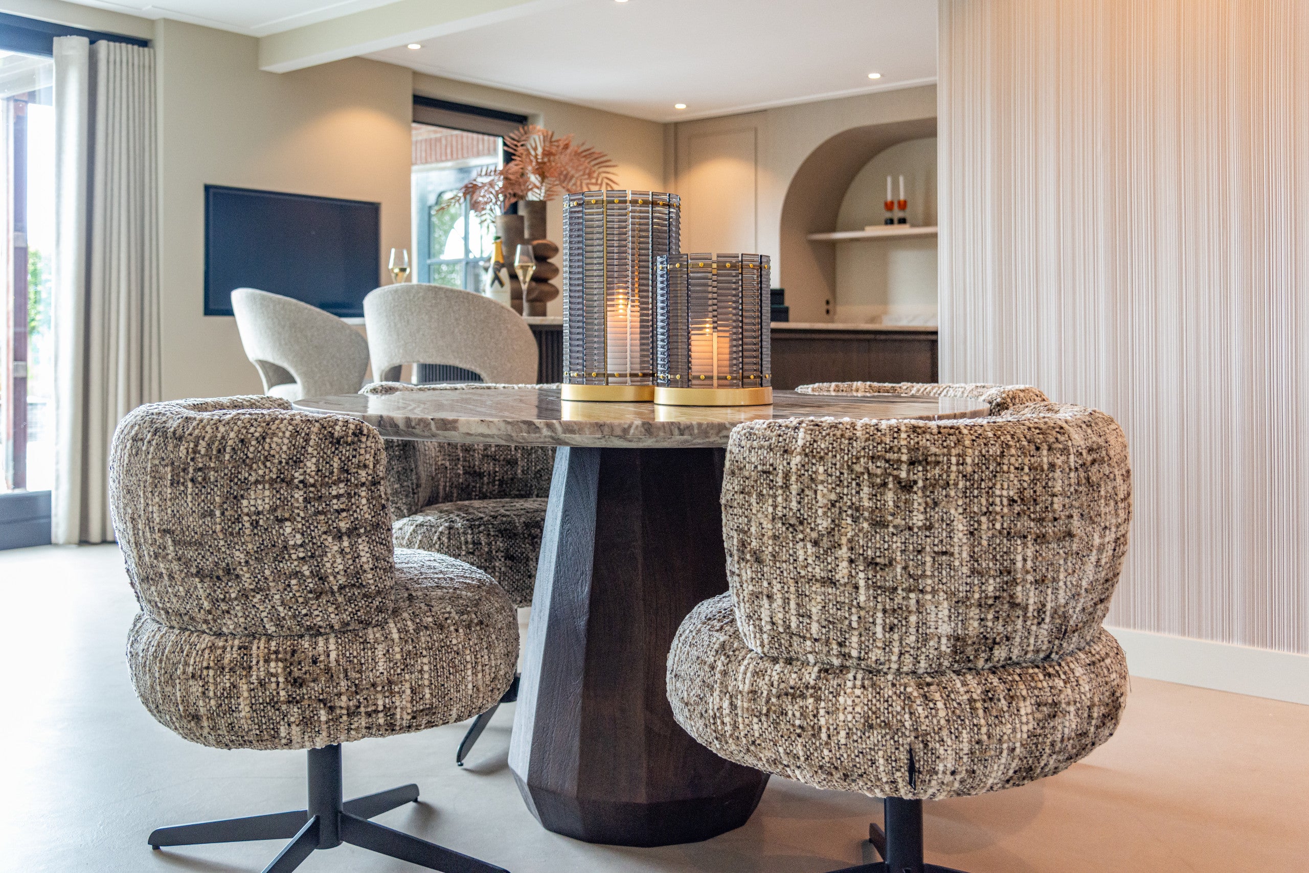 Richmond Interiors Esszimmerstuhl Alexis brown omara swivel Esszimmerstuhl Richmond Interiors