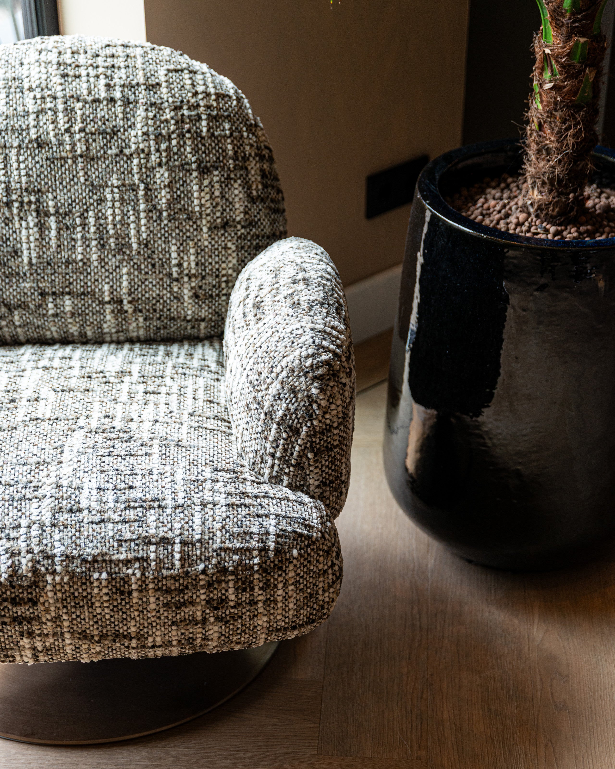 Richmond Interiors Lounge Stuhl Kagney brown omara swivel Lounge Stuhl Richmond Interiors