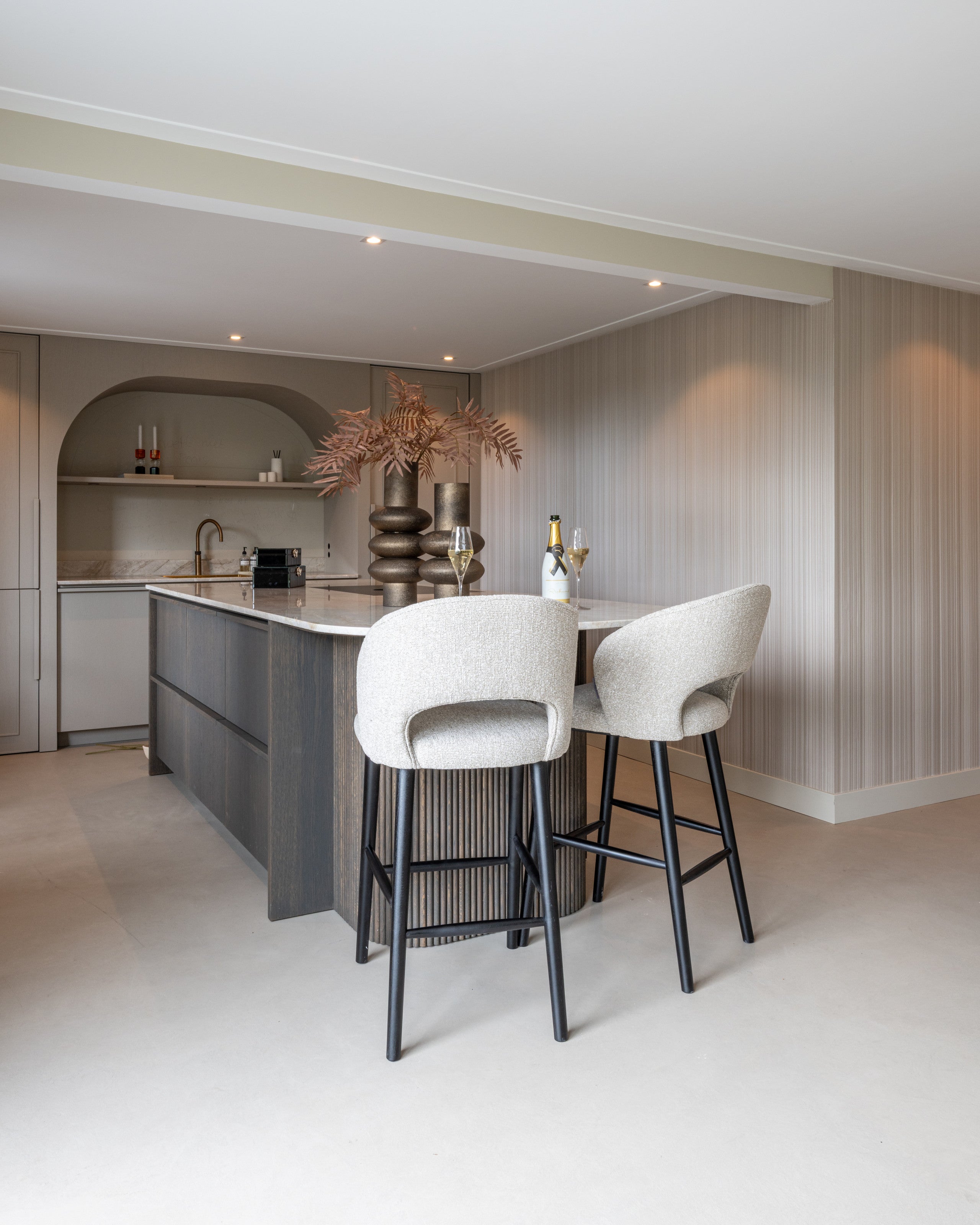 Richmond Interiors Barhocker Savoy customized fire retardant