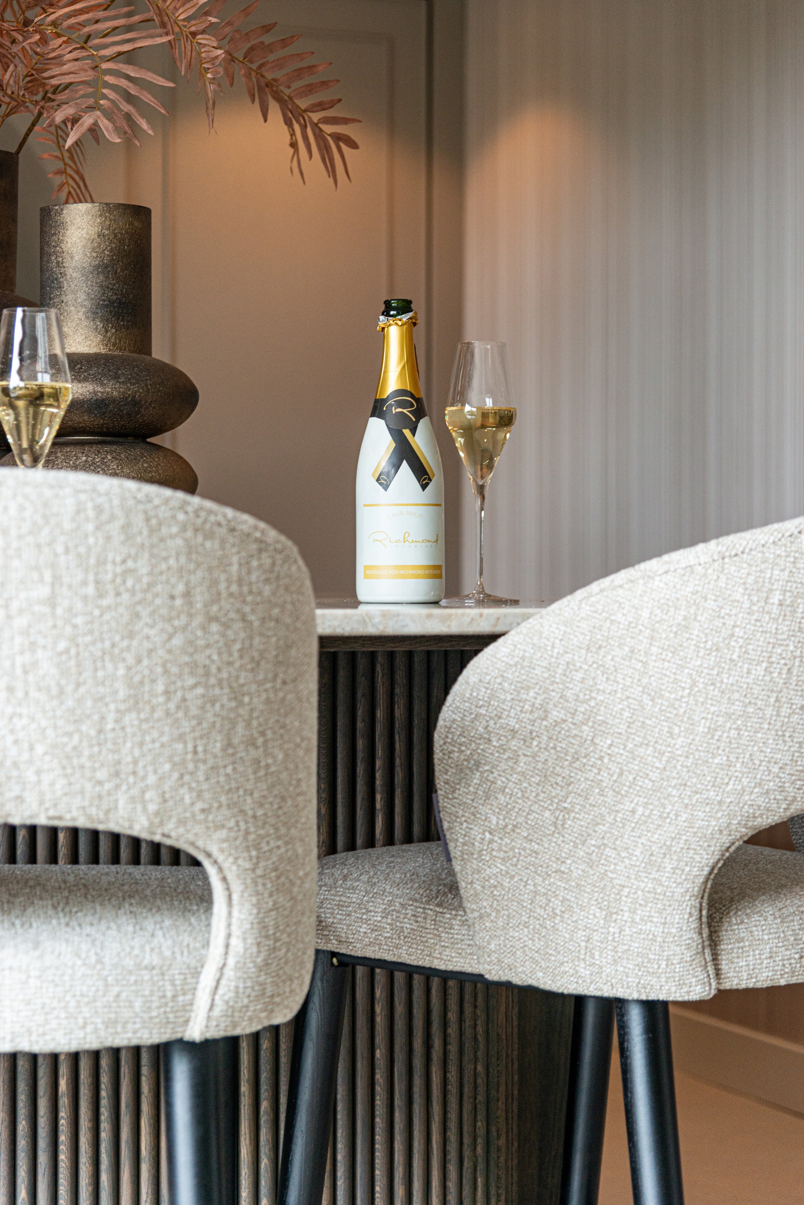 Richmond Interiors Barhocker Savoy customized fire retardant