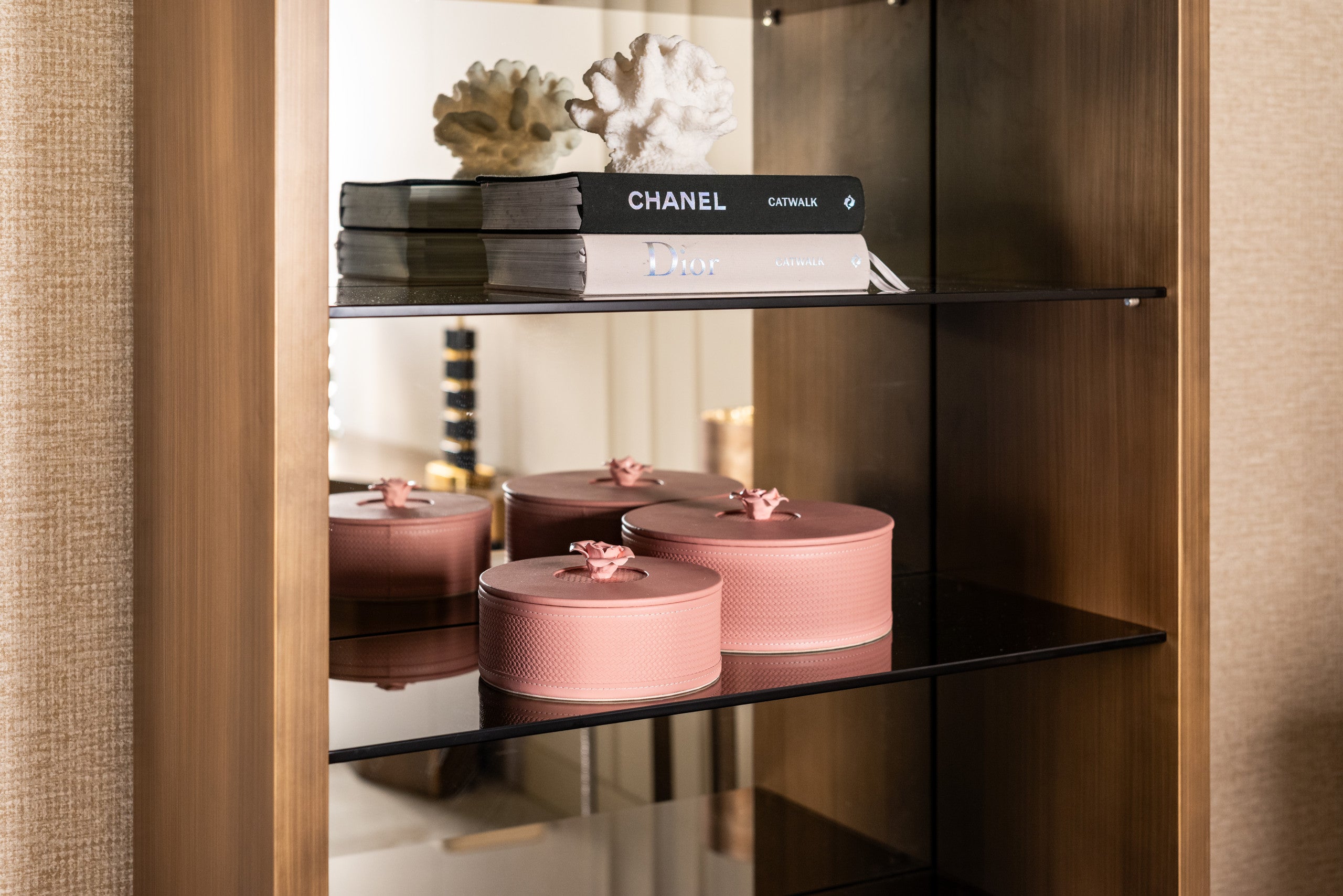 Richmond Interiors Vitrine Bowic brushed gold Vitrine Richmond Interiors