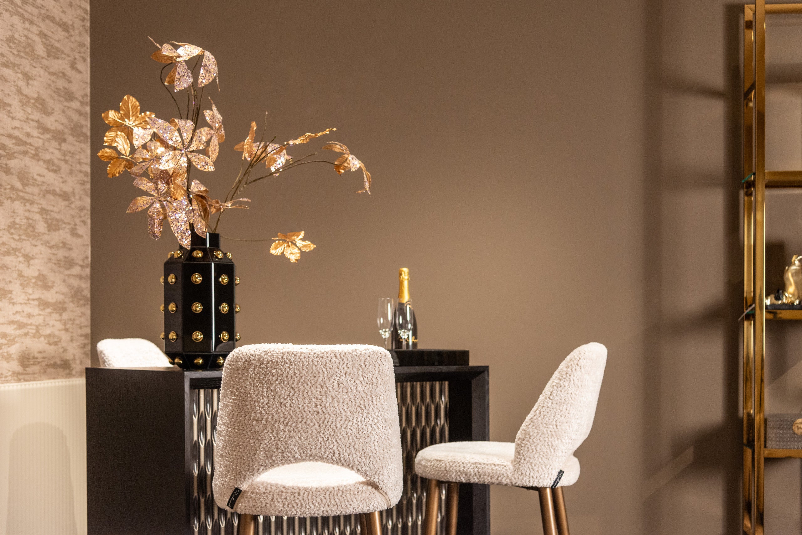 Richmond Interiors Tablett Liv black/gold