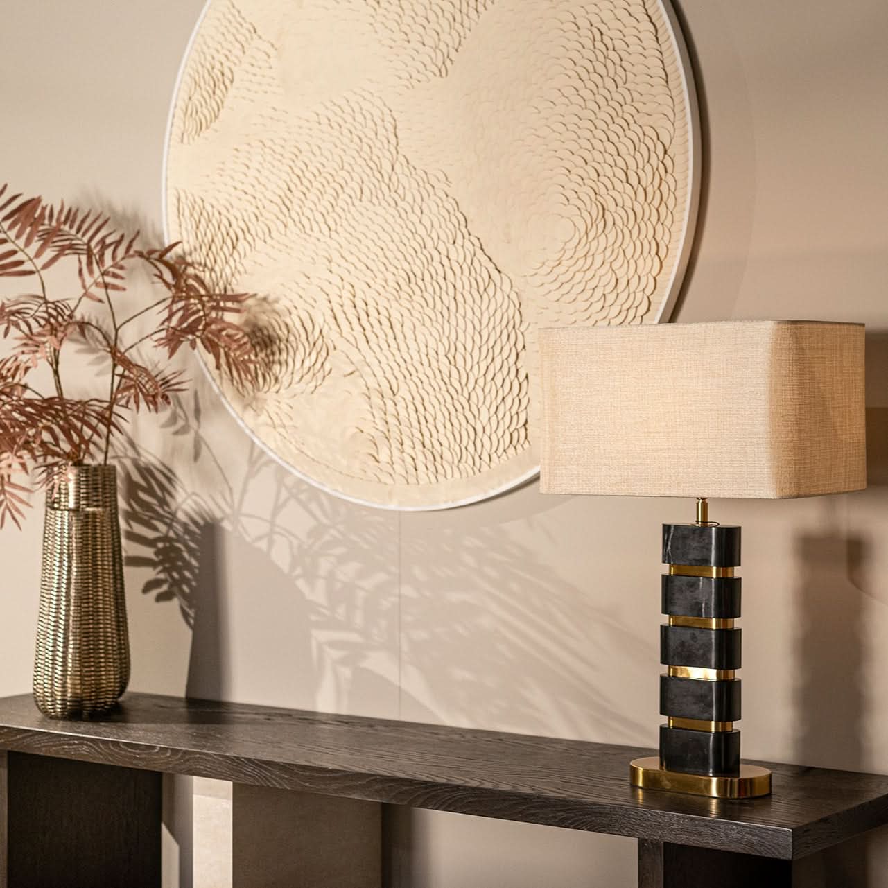 Richmond Interiors Wandkunst Flow – Rundes 3D-Kunstwerk in Weiß, Ø110 cm Wandobjekt Richmond Interiors
