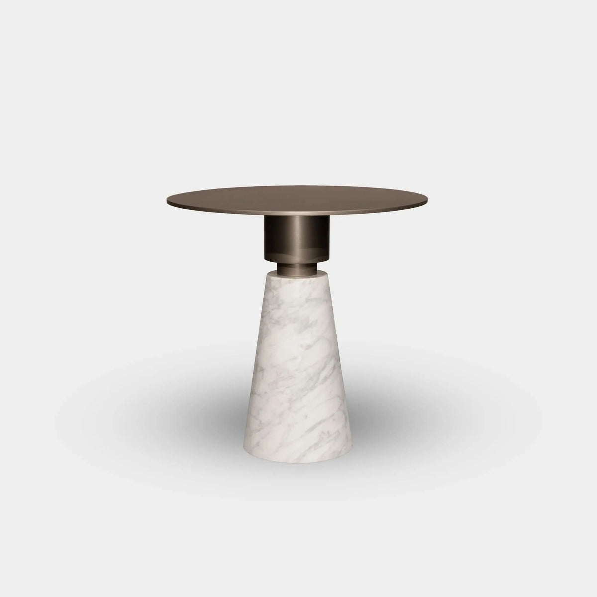 The Grand Collection SHANE Beistelltisch – Weißer Carrara-Marmor und Bronze Beistelltisch rund The Grand Collection