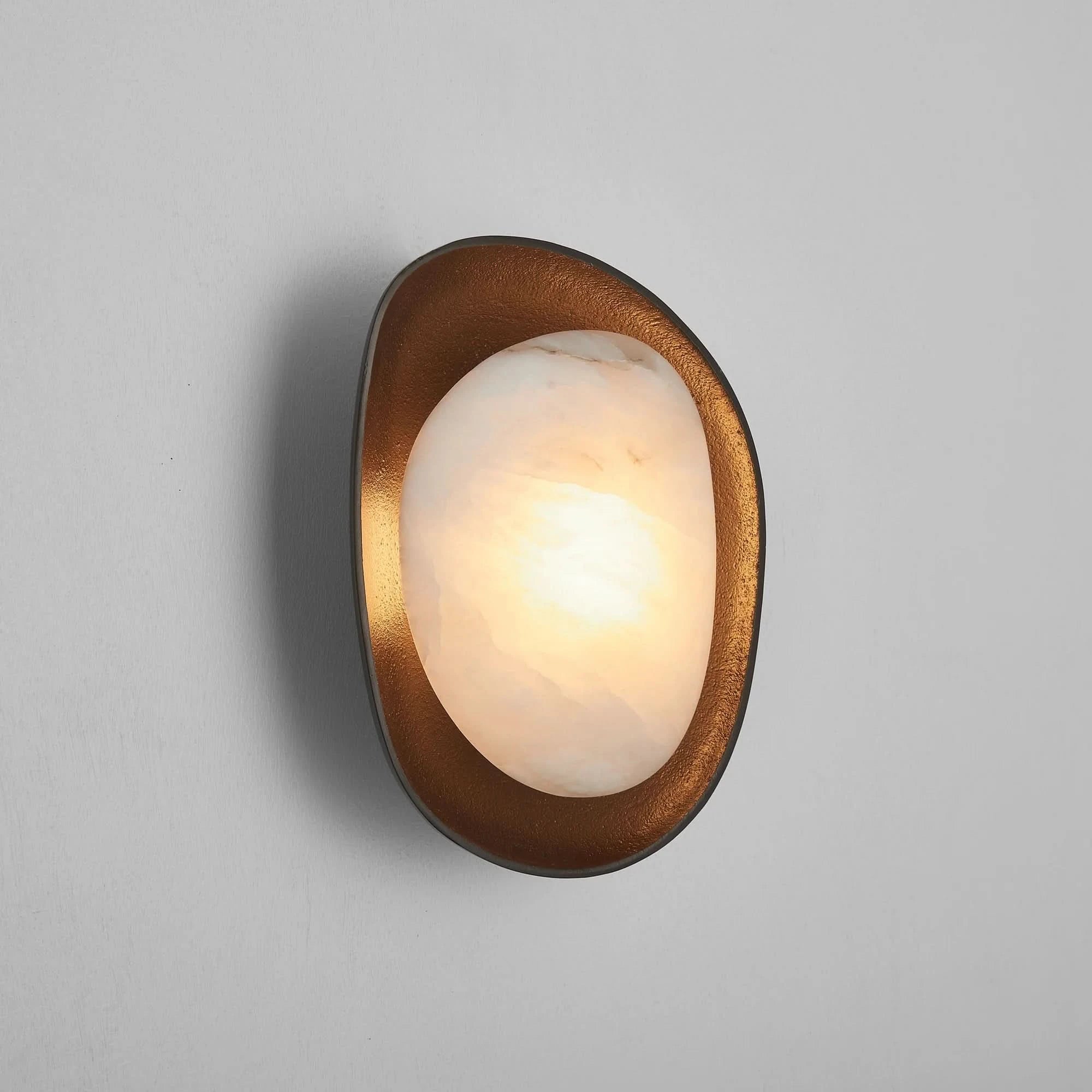 The Grand Collection Wandleuchte Cadey – Aluminium | Alabaster | Bronze oder Weiß Wandlampe The Grand Collection