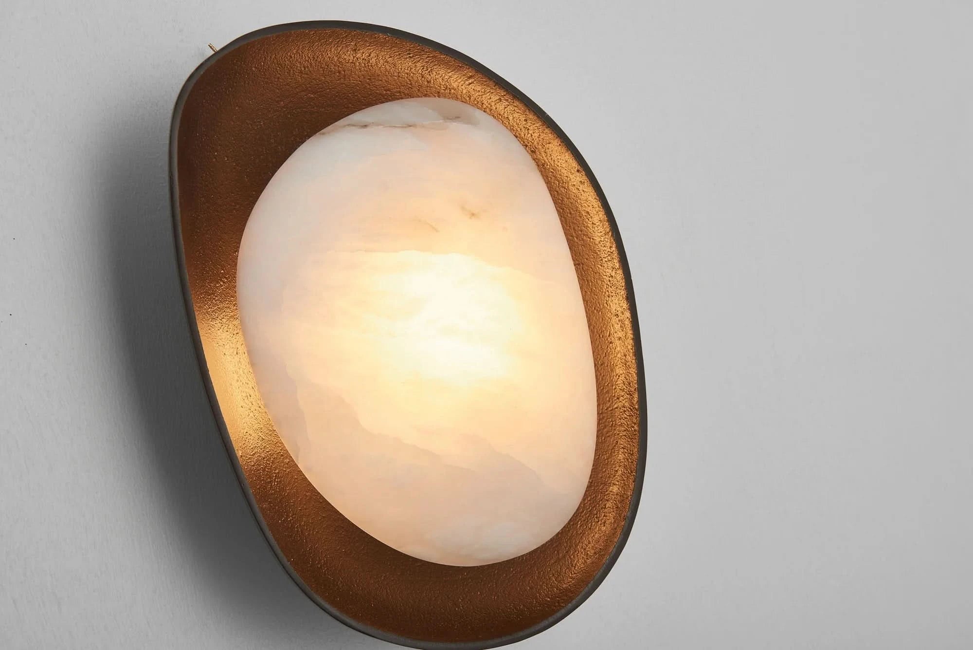 The Grand Collection Wandleuchte Cadey – Aluminium | Alabaster | Bronze oder Weiß Wandlampe The Grand Collection