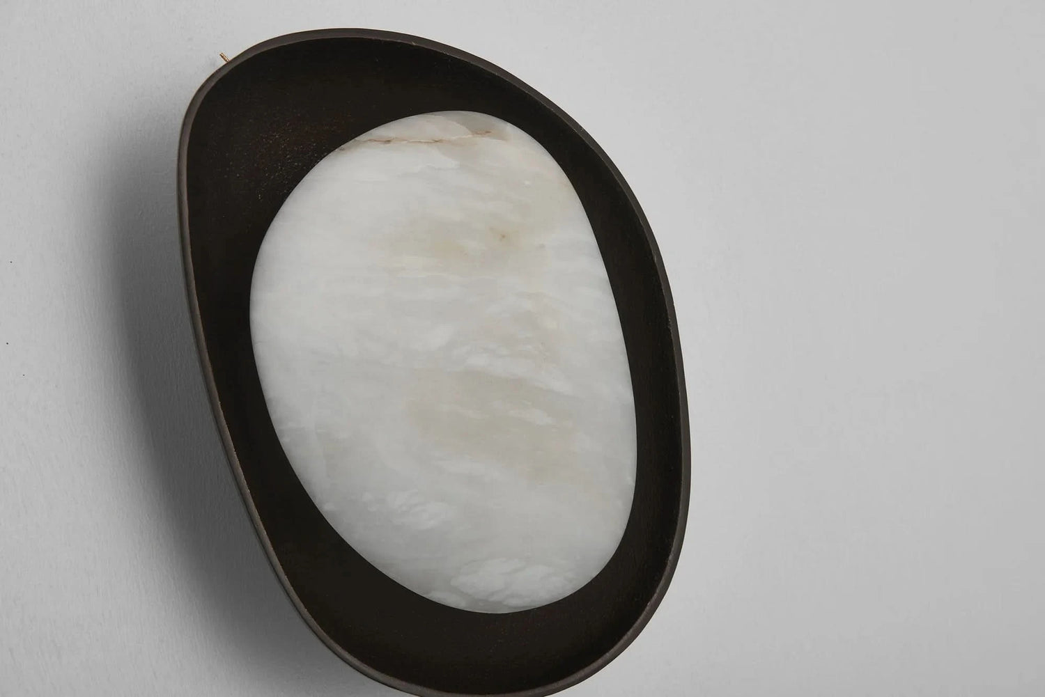The Grand Collection Wandleuchte Cadey – Aluminium | Alabaster | Bronze oder Weiß Wandlampe The Grand Collection