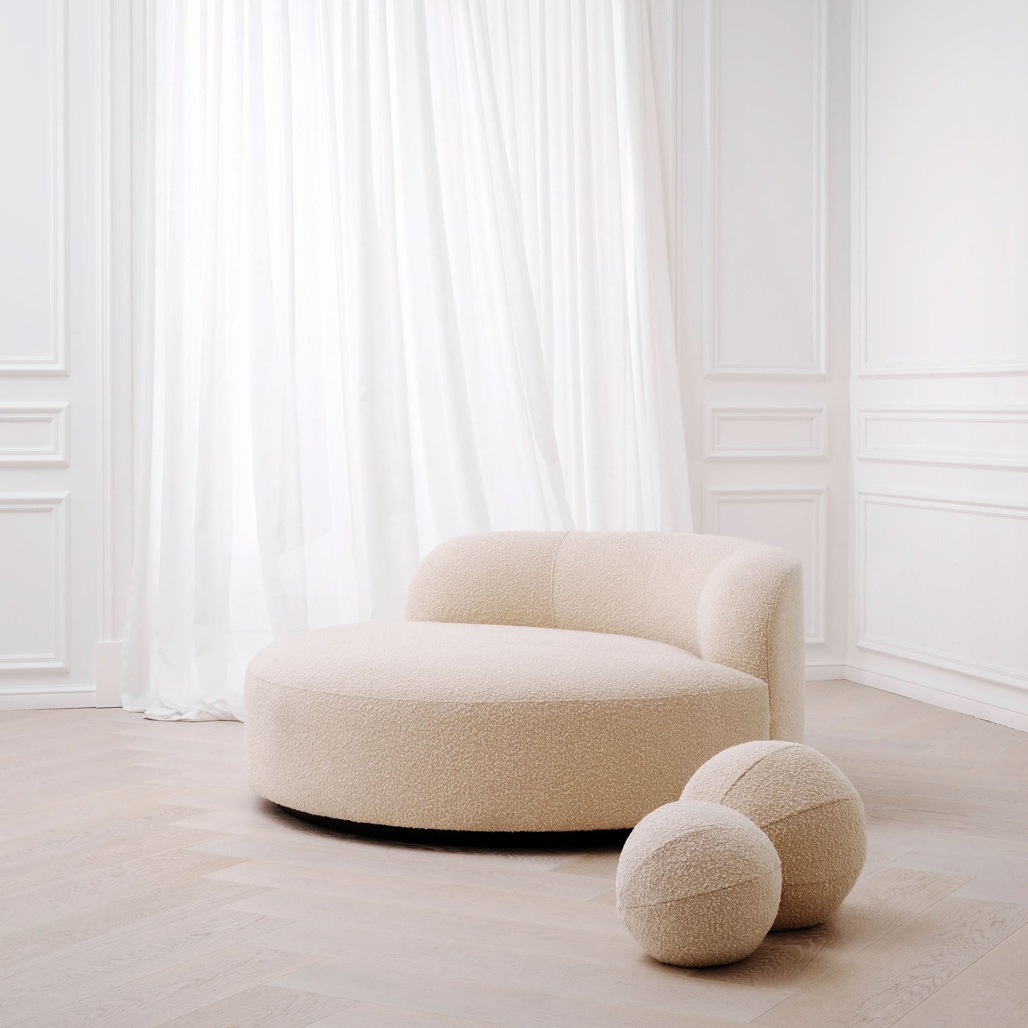 Eichholtz Sofa Björn Rund – Bouclé Creme mit schwarzem Gestell Sofa rund Eichholtz